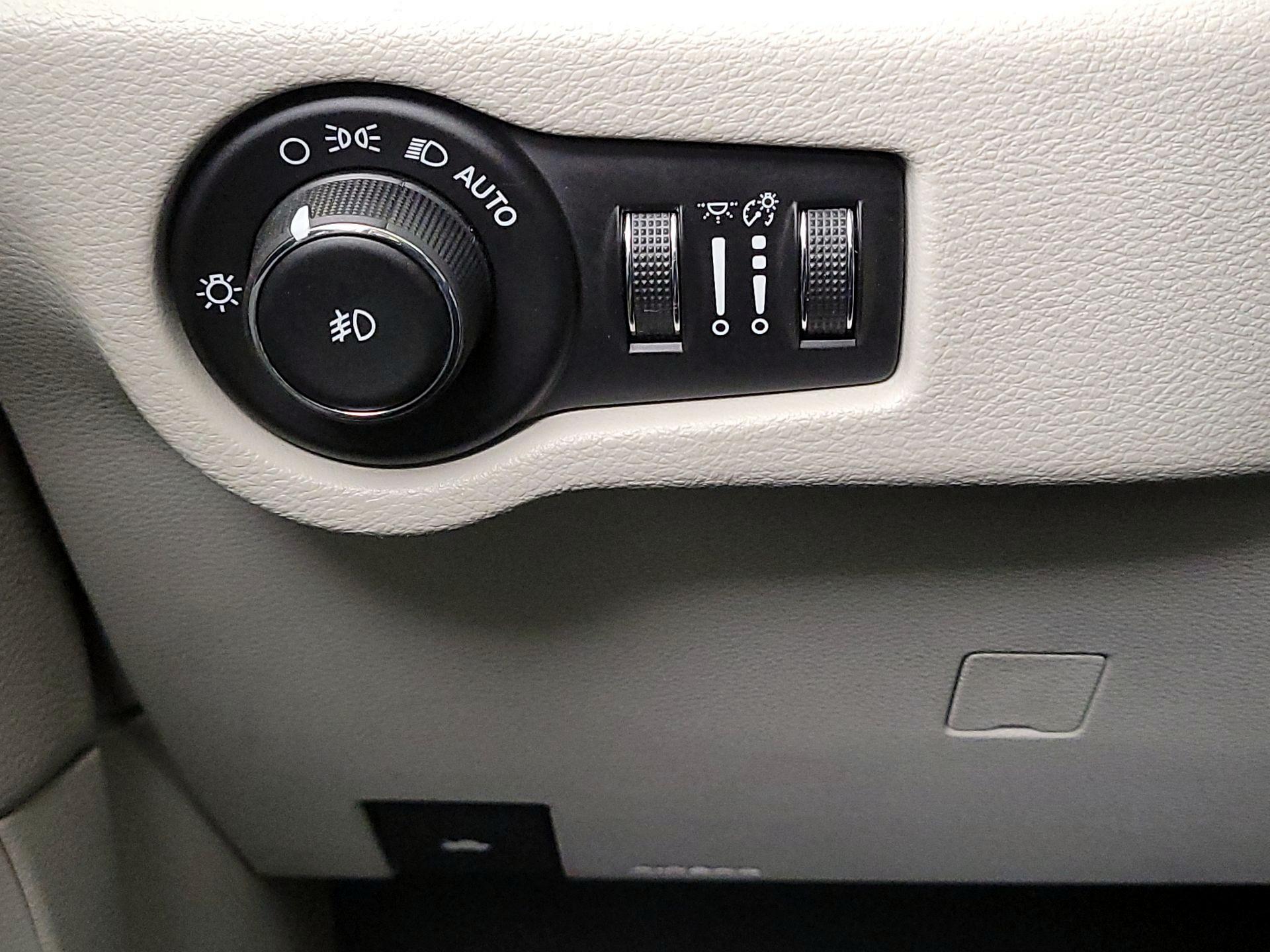 Thumbnail: 2017 Chrysler Pacifica - 13