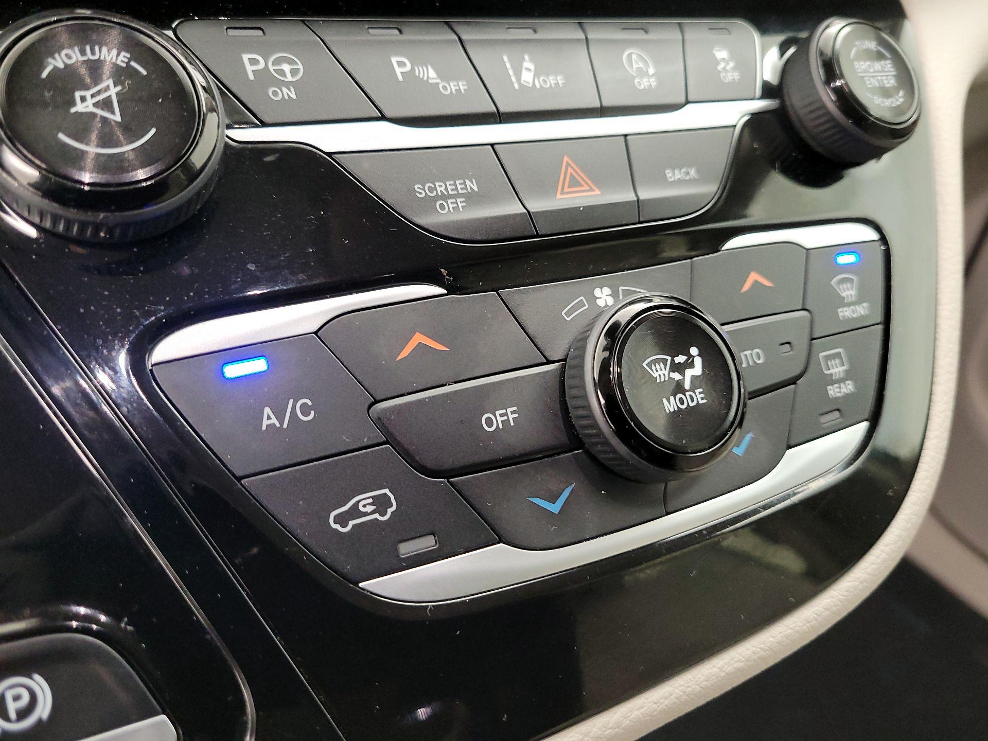 Thumbnail: 2017 Chrysler Pacifica - 17