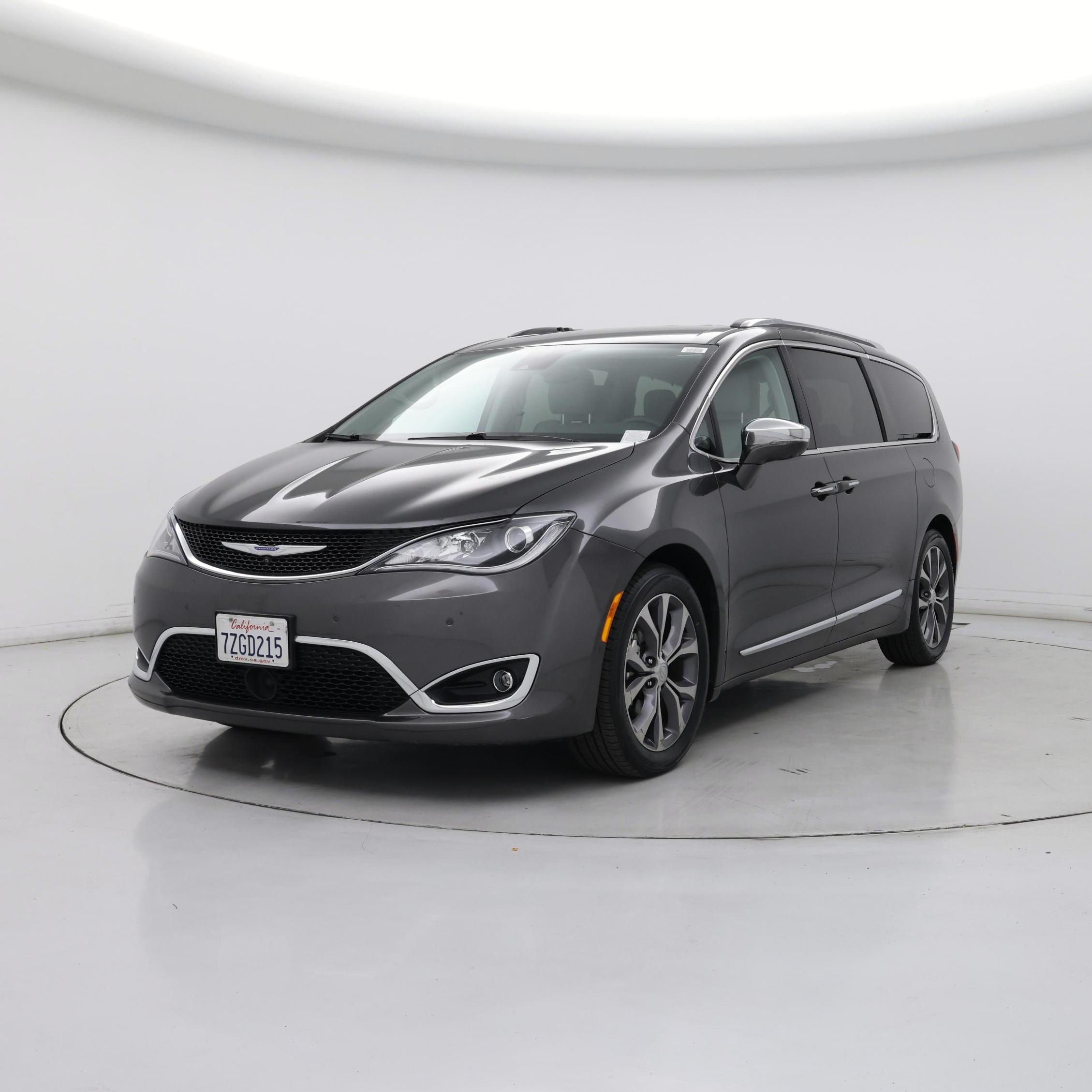 Thumbnail: 2017 Chrysler Pacifica - 4