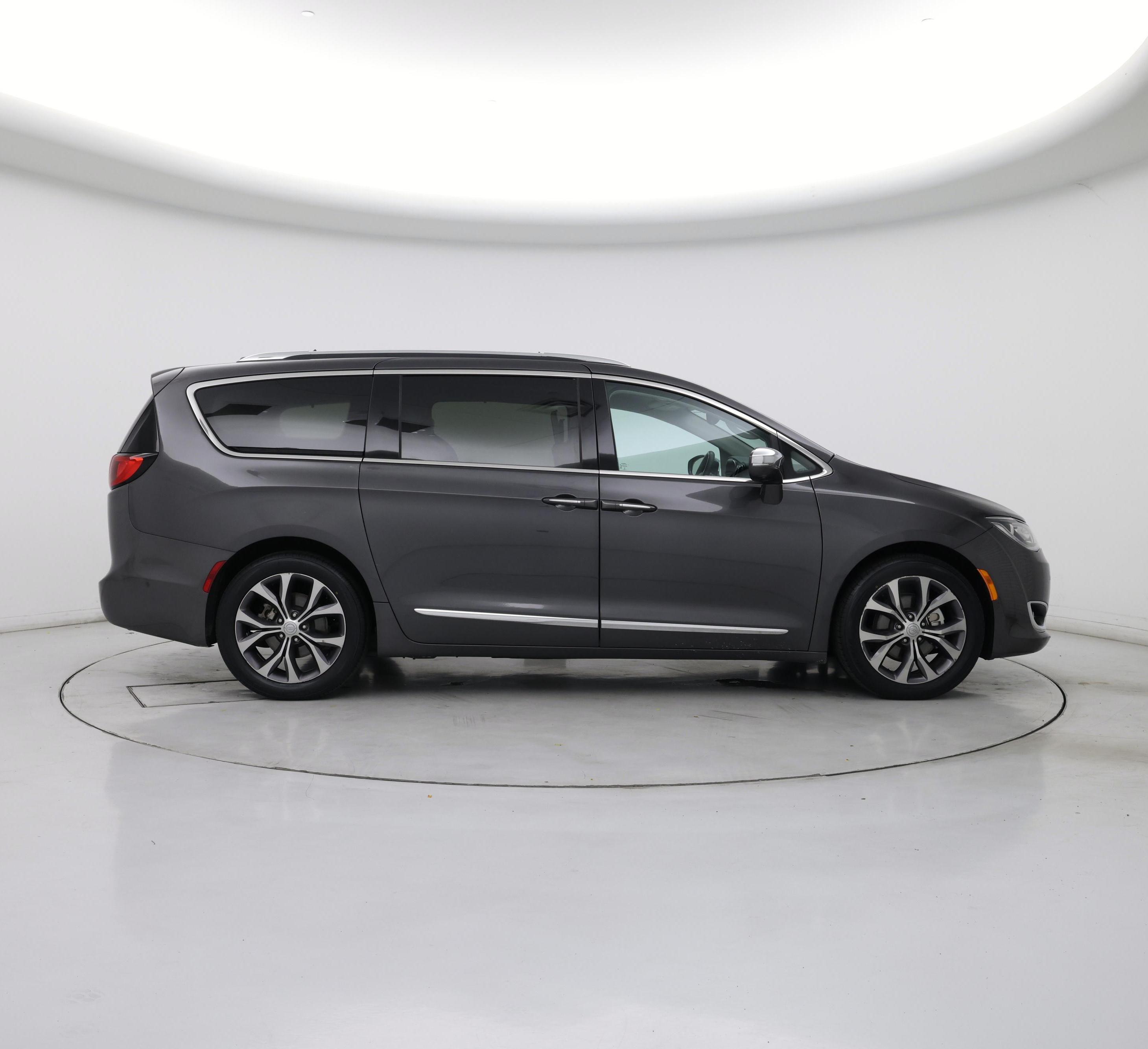 Thumbnail: 2017 Chrysler Pacifica - 7