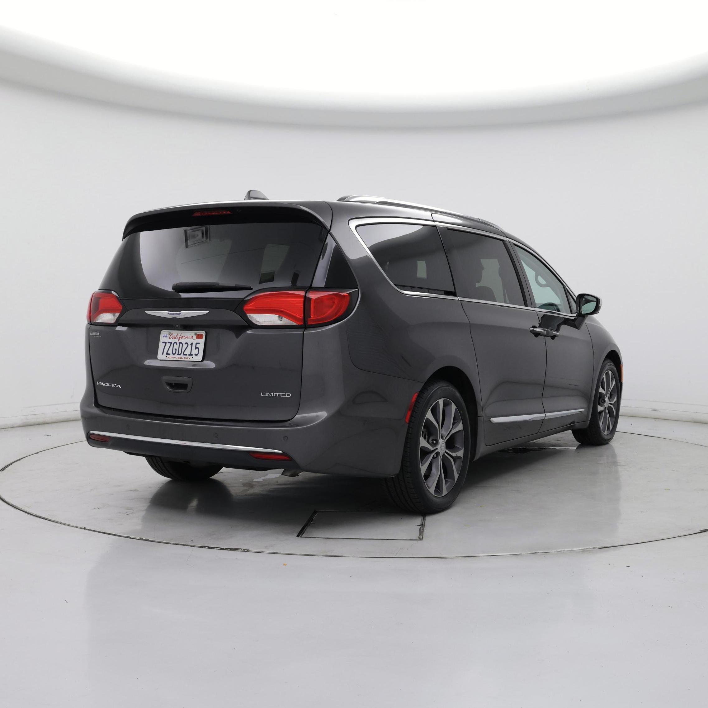 Thumbnail: 2017 Chrysler Pacifica - 8