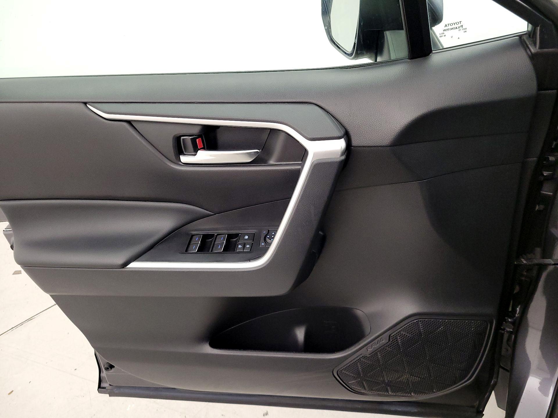 Thumbnail: 2022 Toyota RAV4 - 12