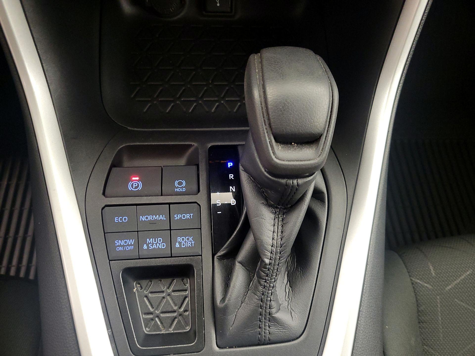 Thumbnail: 2022 Toyota RAV4 - 17