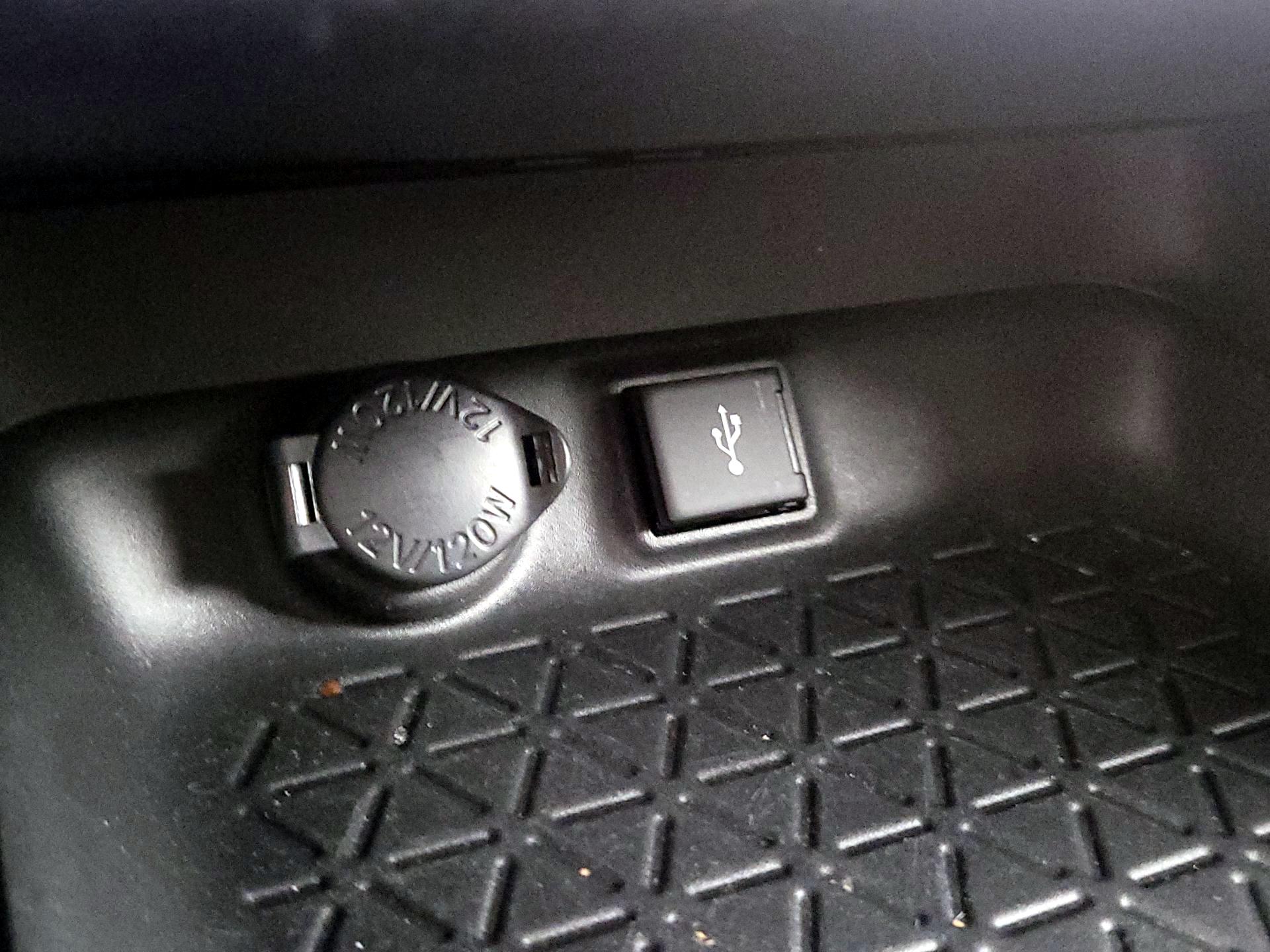 Thumbnail: 2022 Toyota RAV4 - 18