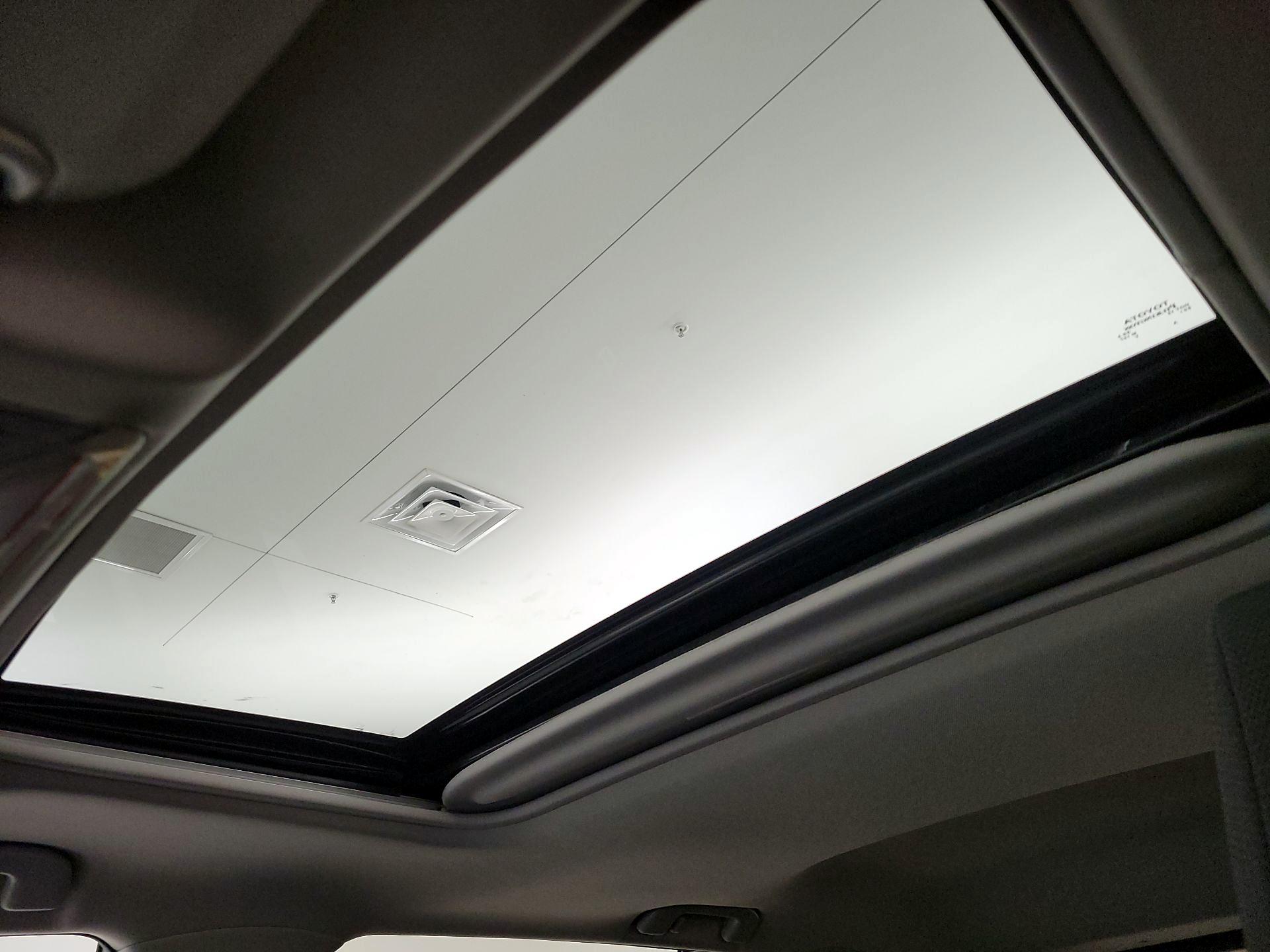 Thumbnail: 2022 Toyota RAV4 - 19