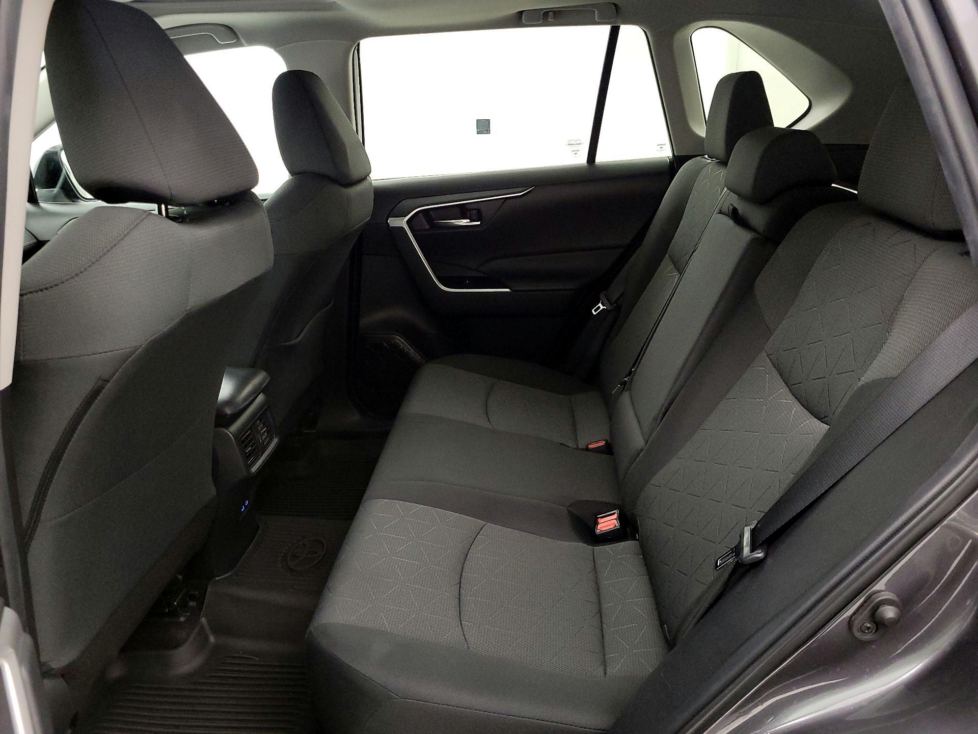 Thumbnail: 2022 Toyota RAV4 - 20