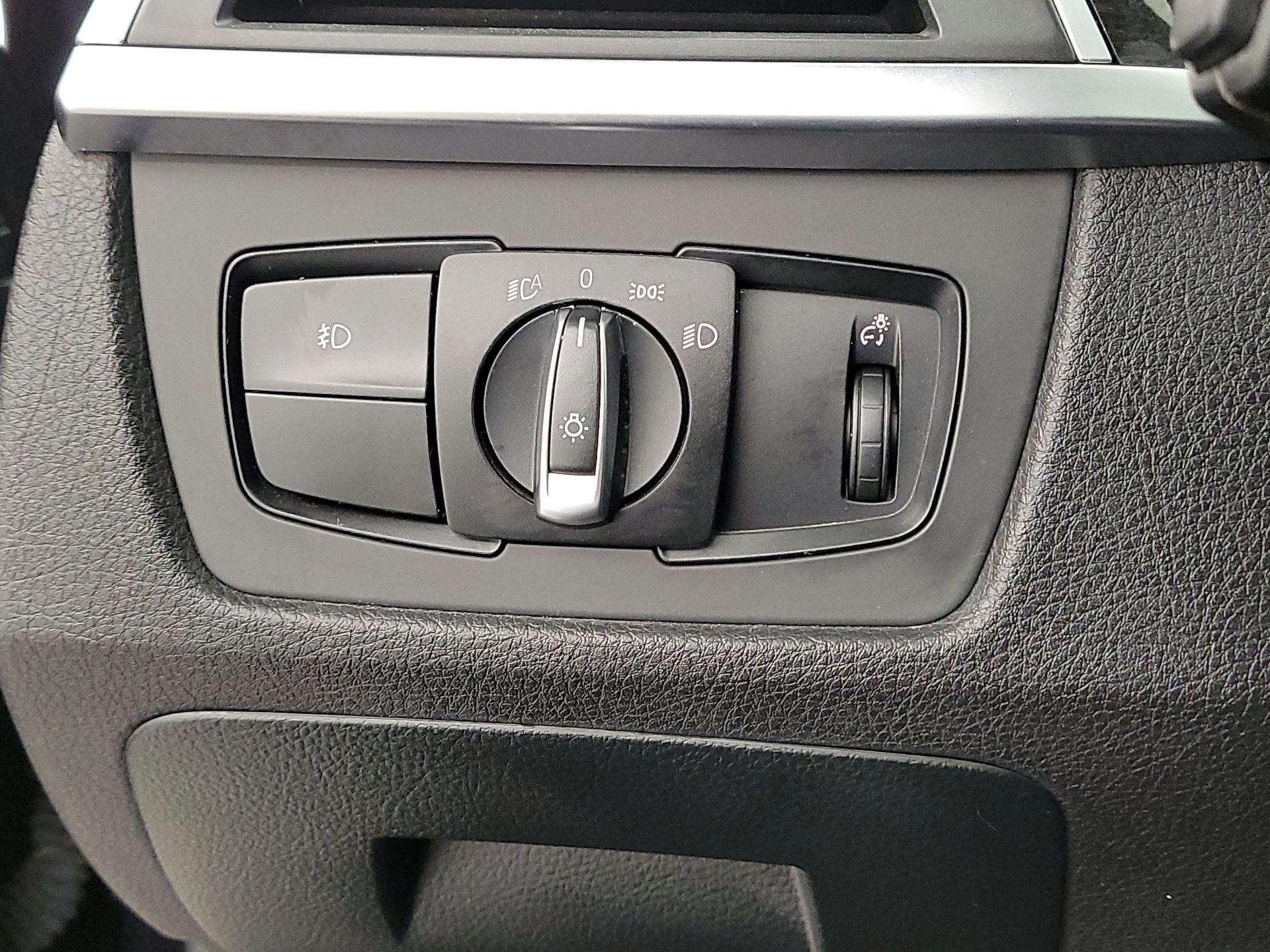 Thumbnail: 2016 BMW 3 Series - 13