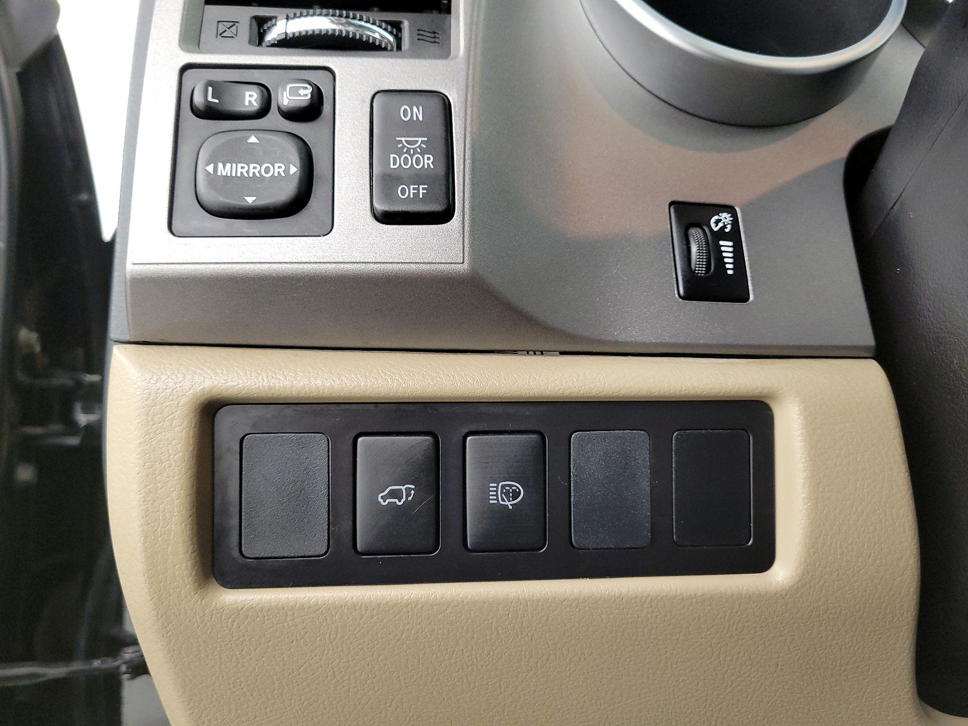 Thumbnail: 2015 Toyota Sequoia - 13