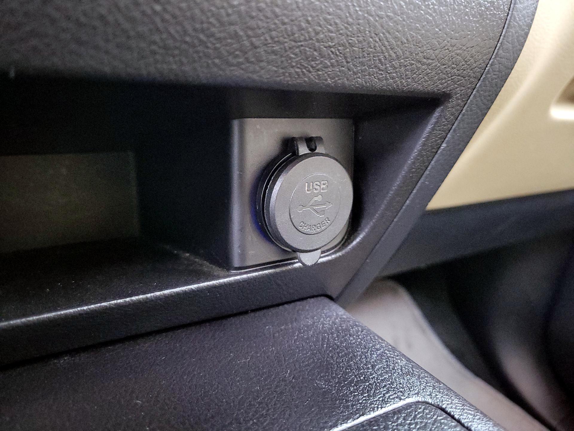 Thumbnail: 2015 Toyota Sequoia - 17