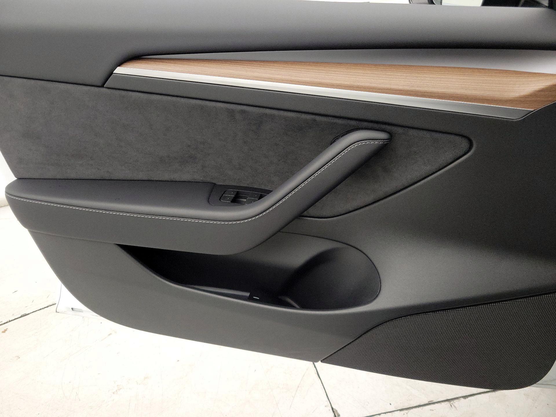 Thumbnail: 2023 Tesla Model 3 - 12