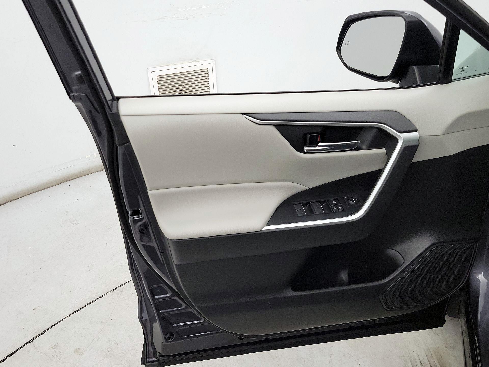 Thumbnail: 2022 Toyota RAV4 - 12