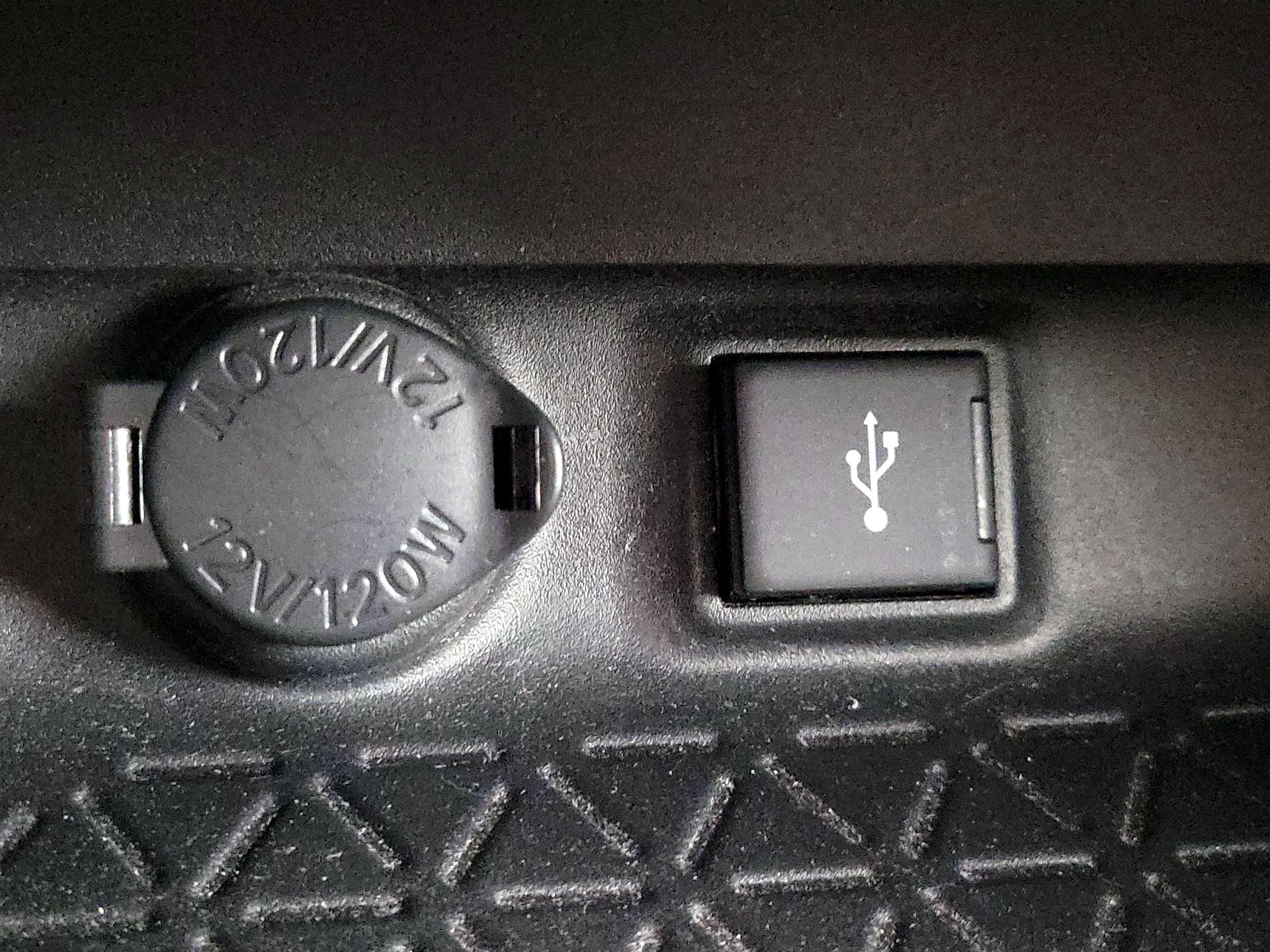 Thumbnail: 2022 Toyota RAV4 - 18