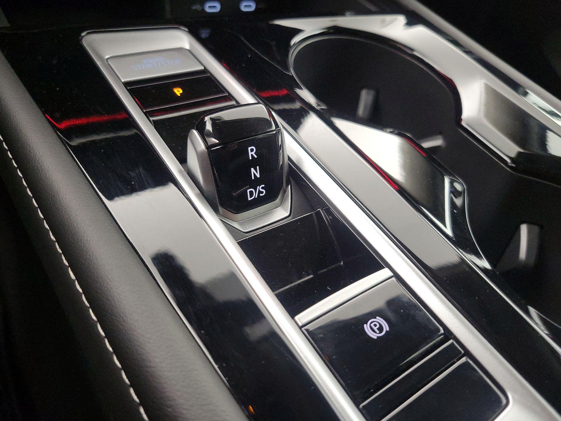 Thumbnail: 2024 Volkswagen Atlas - 17