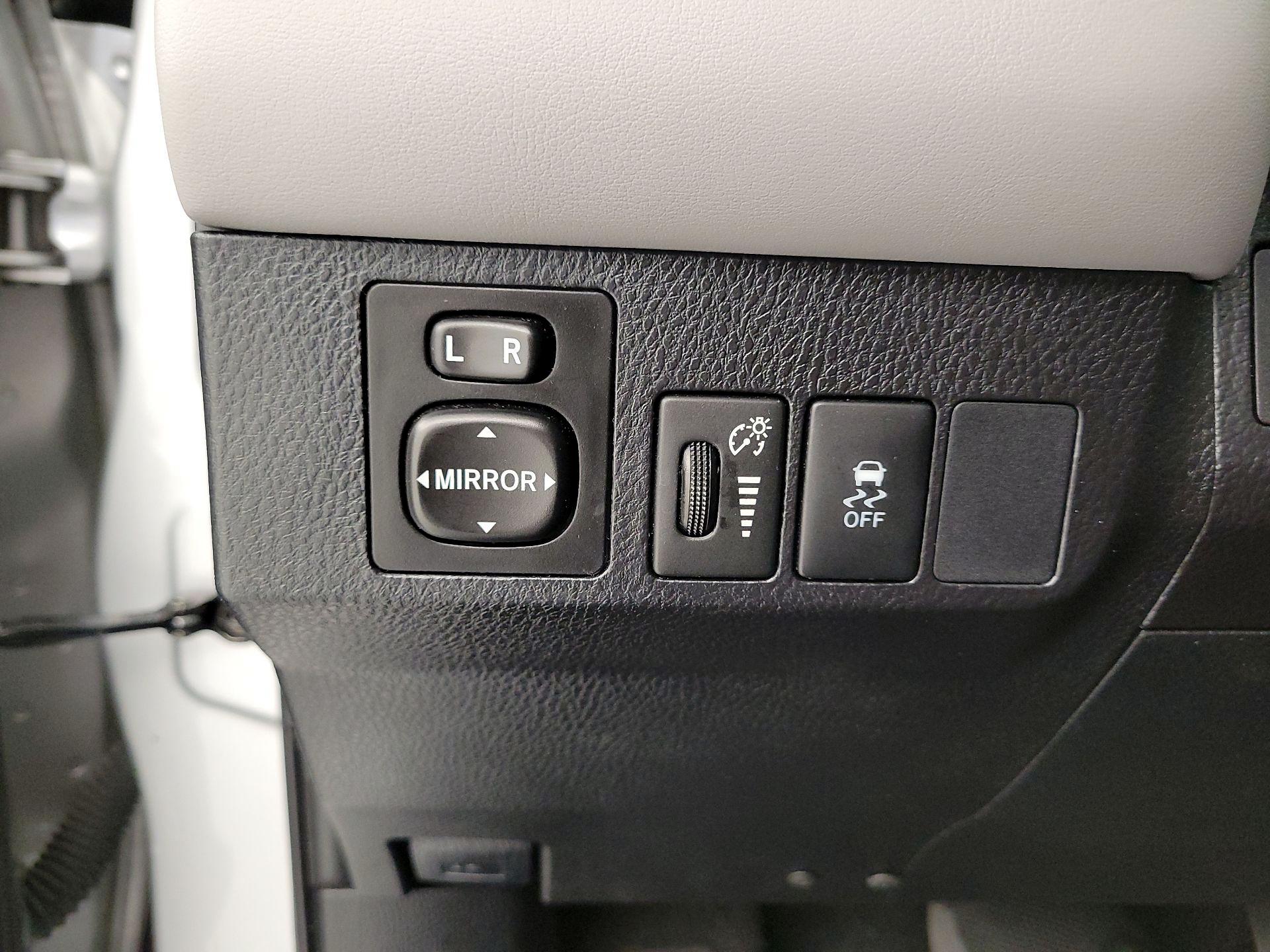 Thumbnail: 2014 Toyota RAV4 - 13