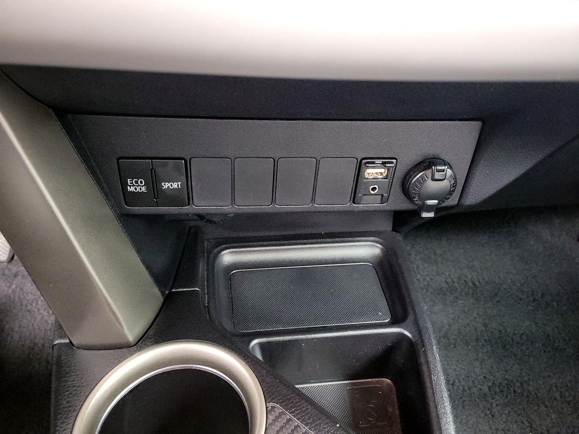 Thumbnail: 2014 Toyota RAV4 - 18