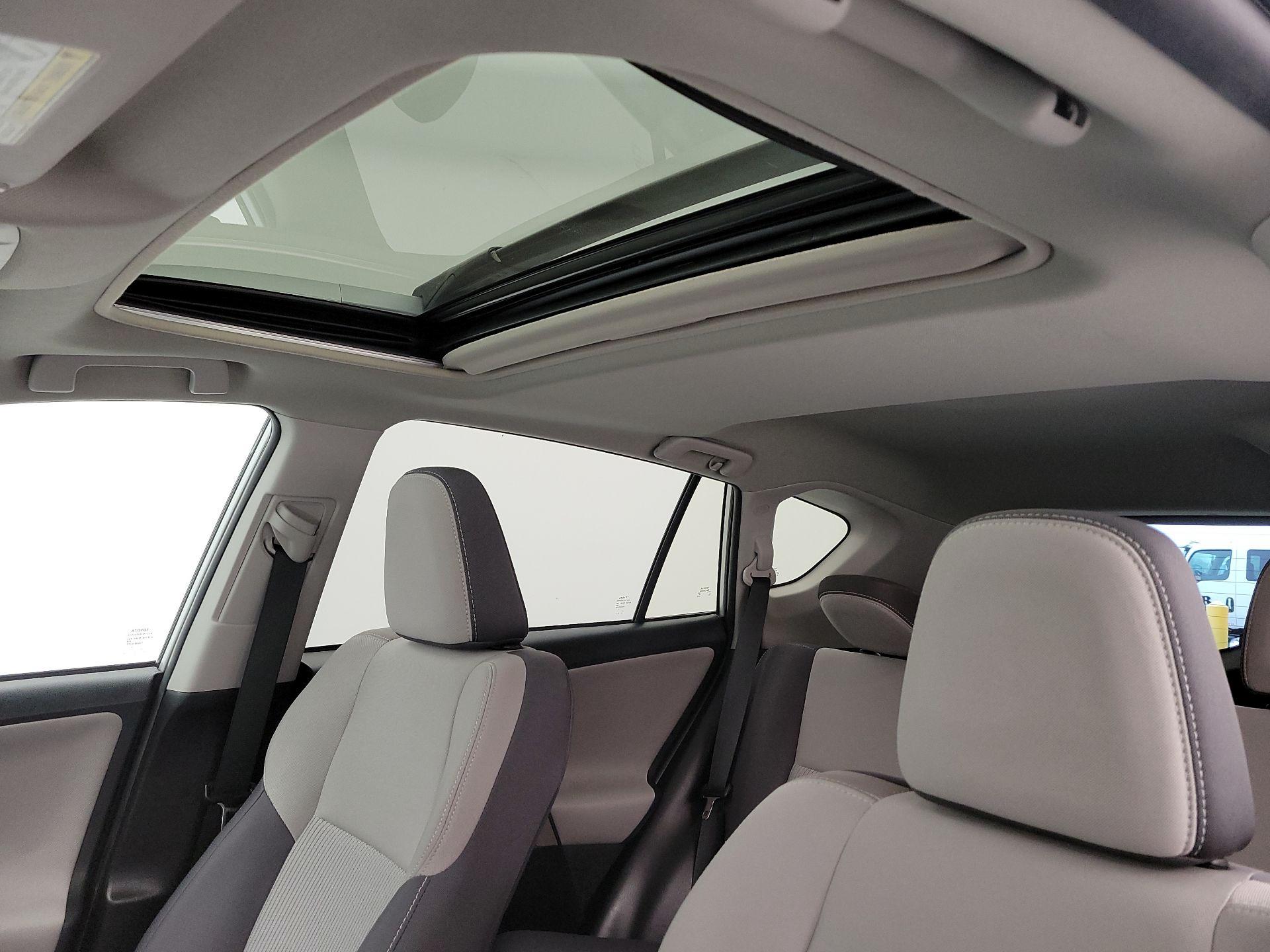 Thumbnail: 2014 Toyota RAV4 - 19