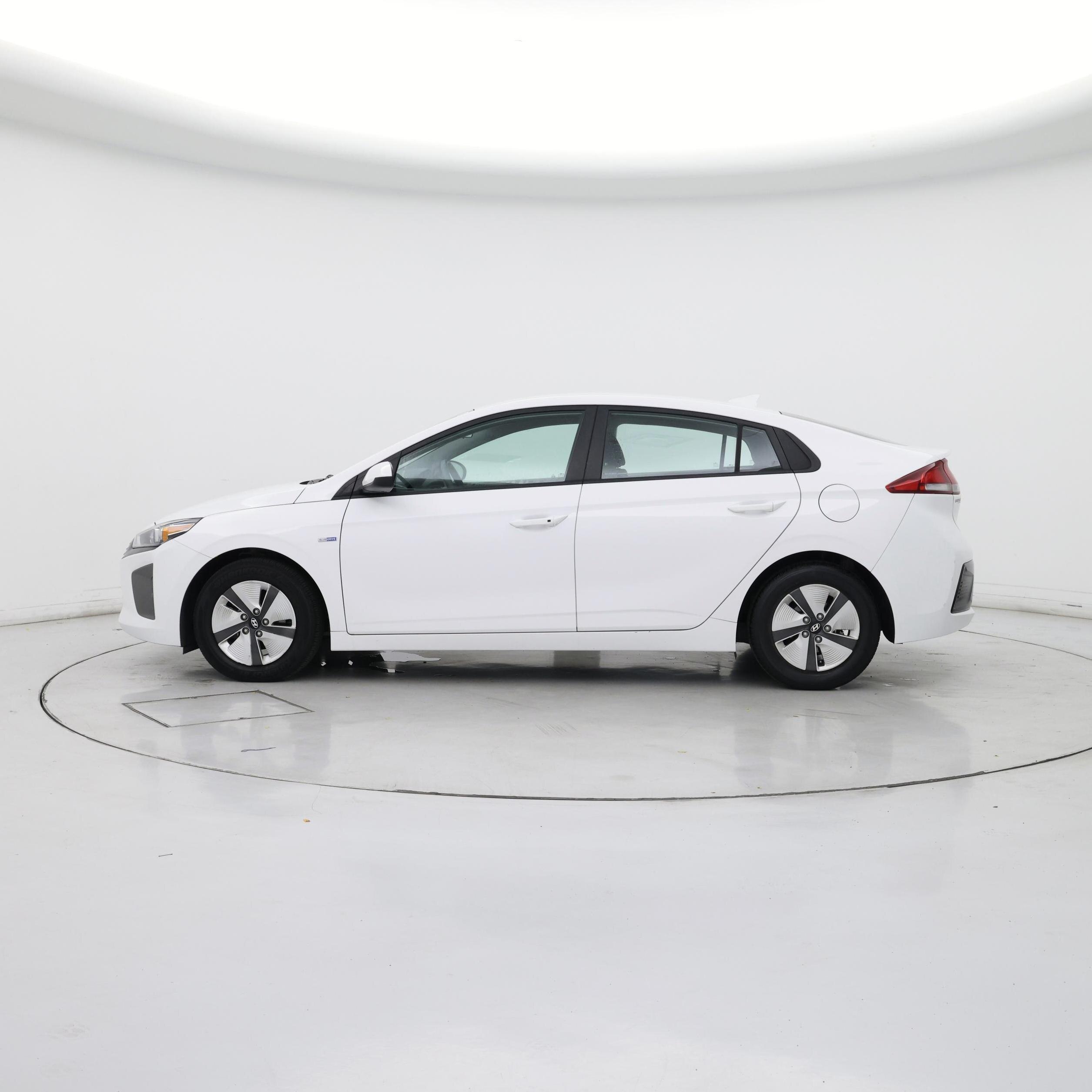 Thumbnail: 2019 Hyundai Ioniq - 3