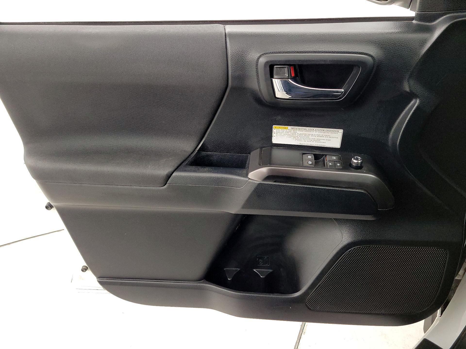 Thumbnail: 2017 Toyota Tacoma - 12