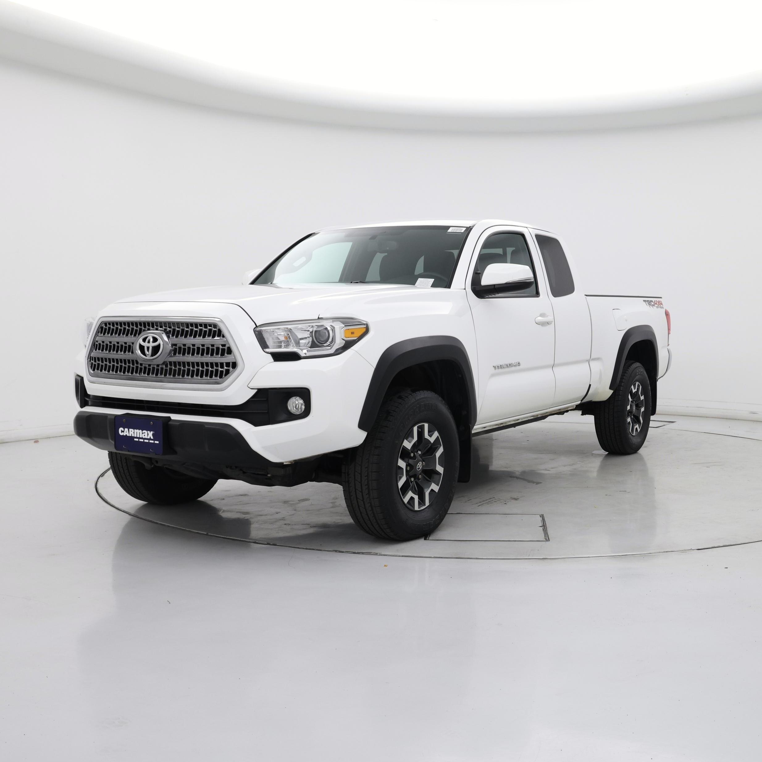 Thumbnail: 2017 Toyota Tacoma - 4