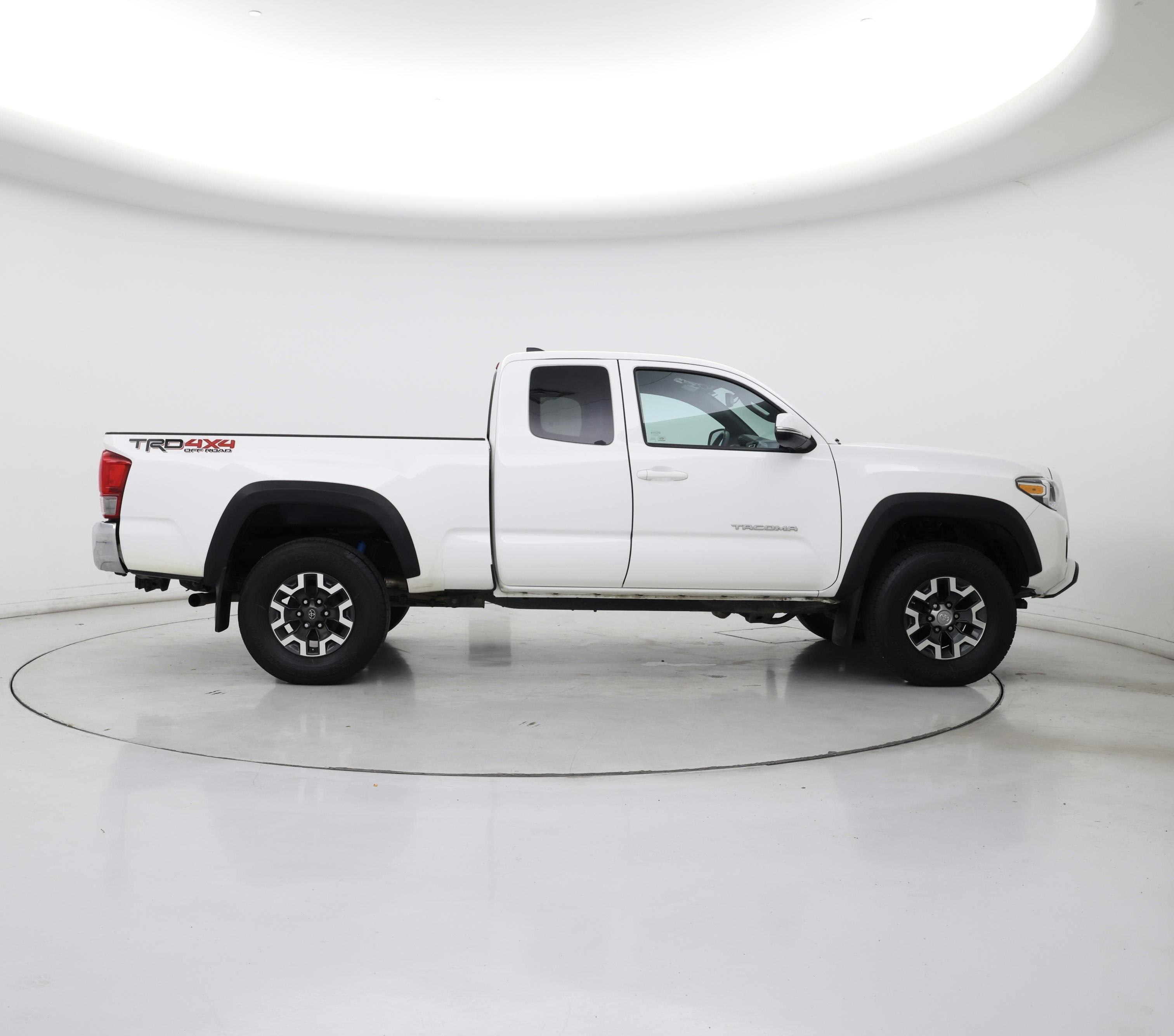 Thumbnail: 2017 Toyota Tacoma - 7