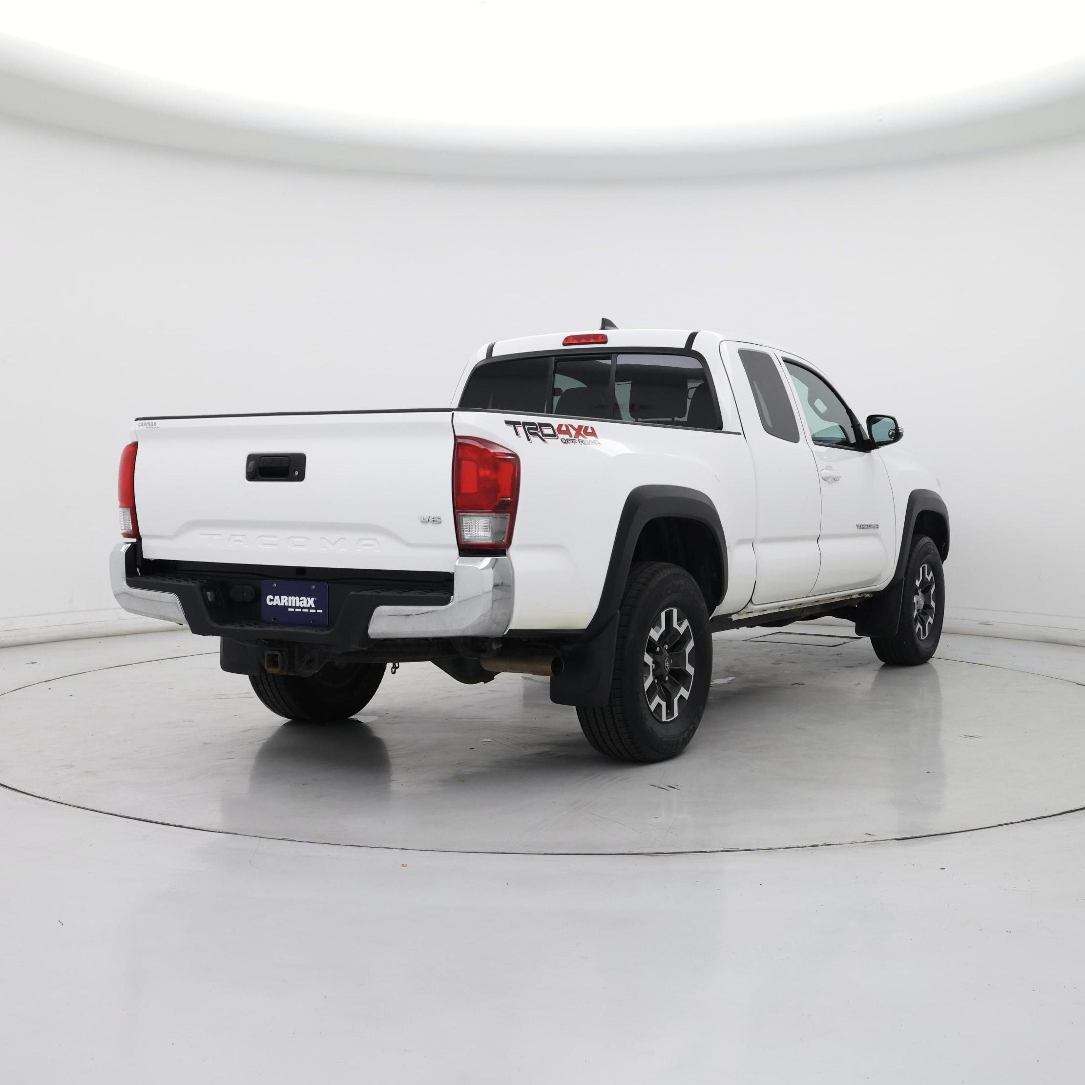 Thumbnail: 2017 Toyota Tacoma - 8