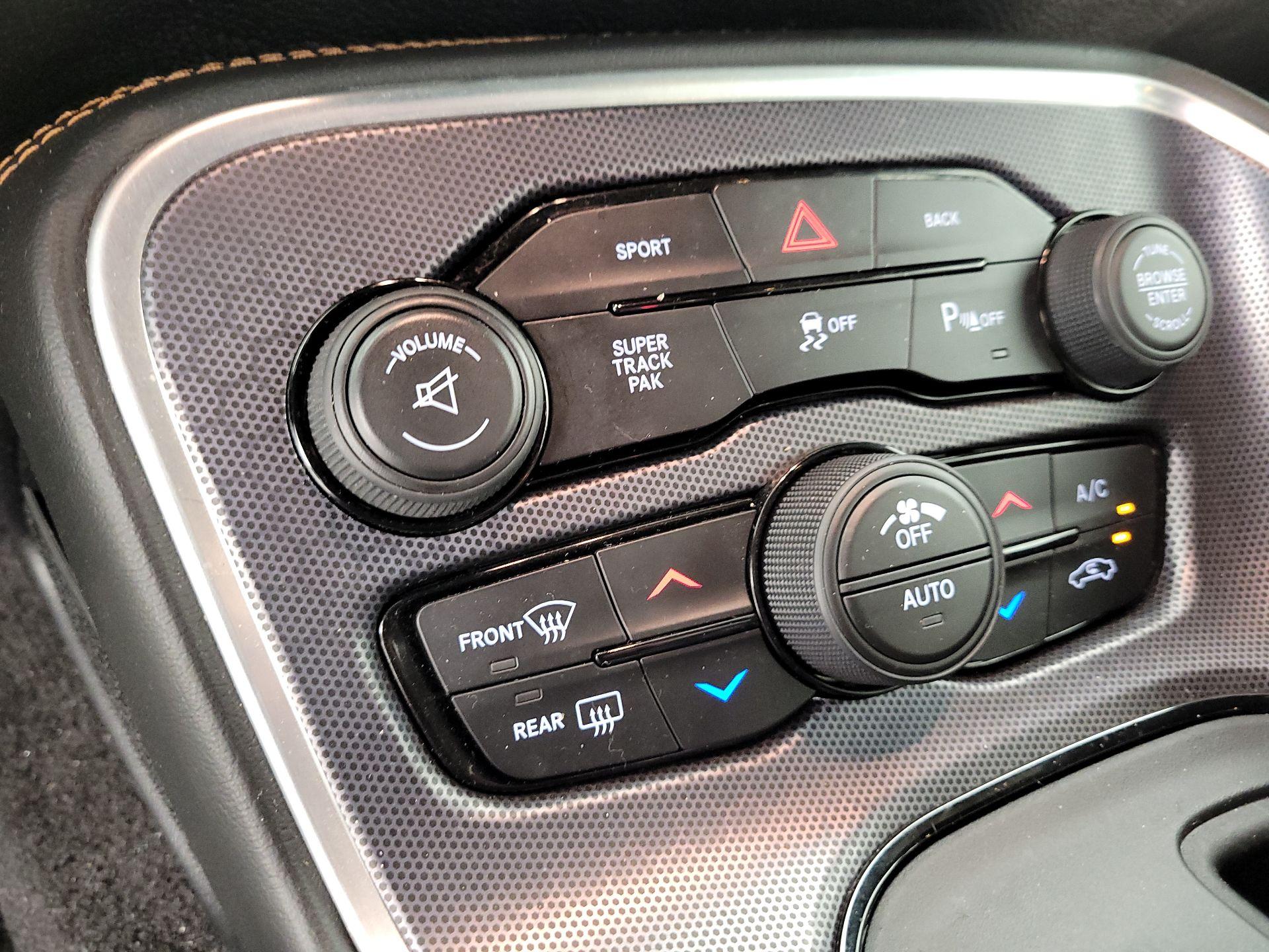 Thumbnail: 2015 Dodge Challenger - 17