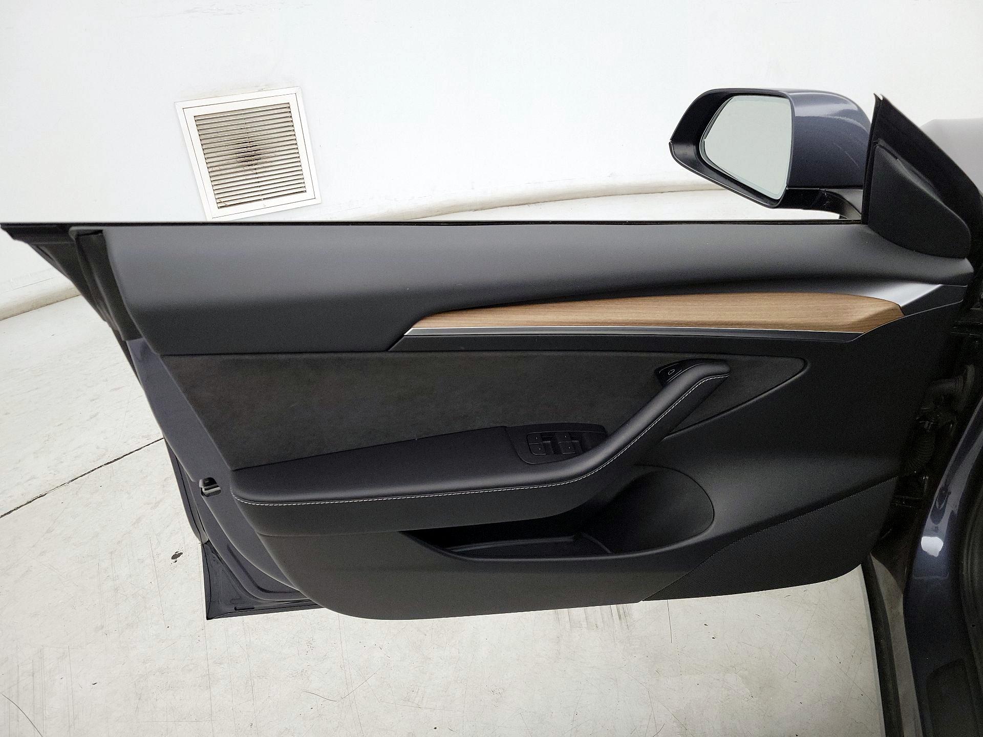 Thumbnail: 2022 Tesla Model 3 - 12