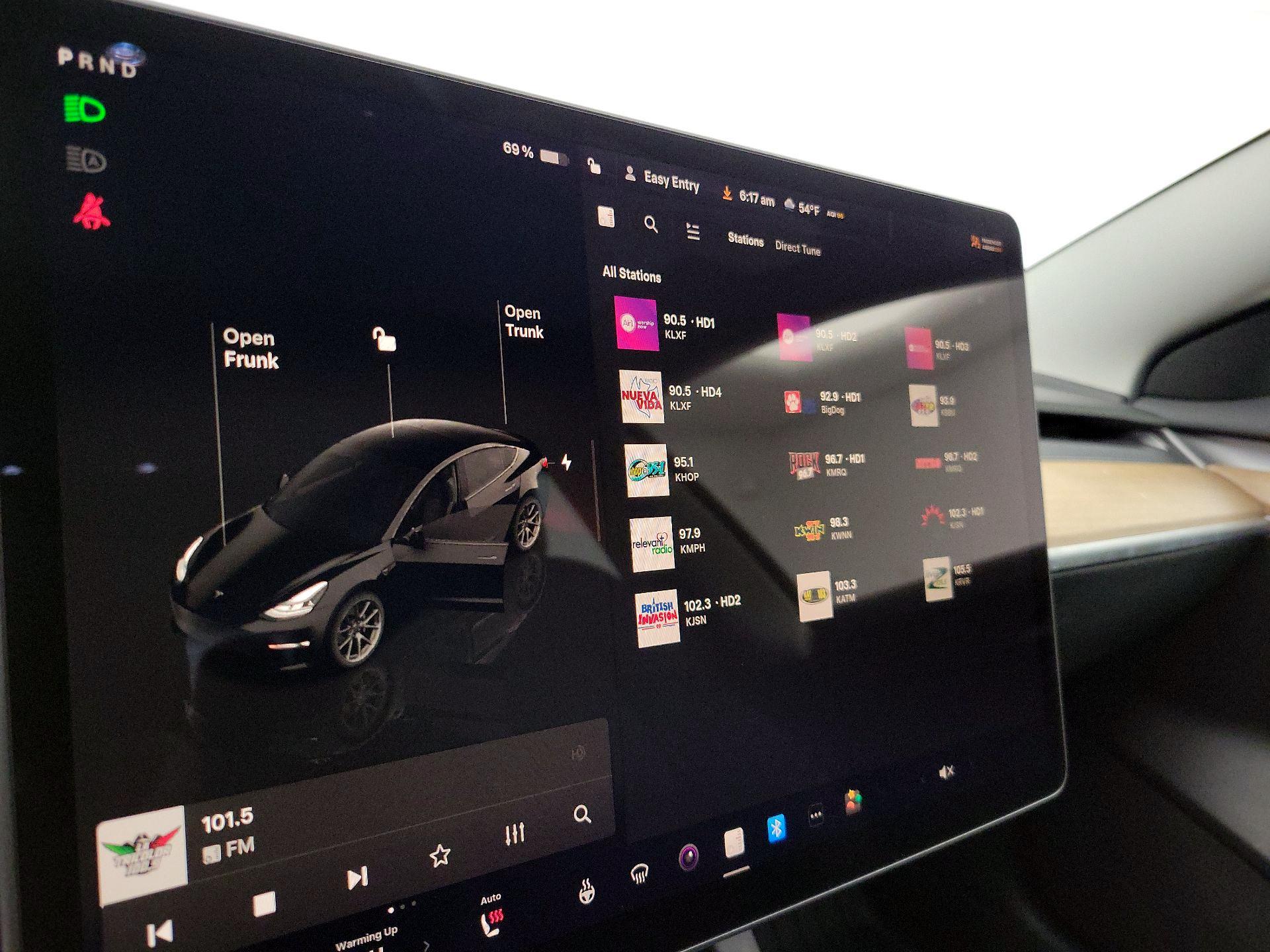 Thumbnail: 2023 Tesla Model 3 - 15