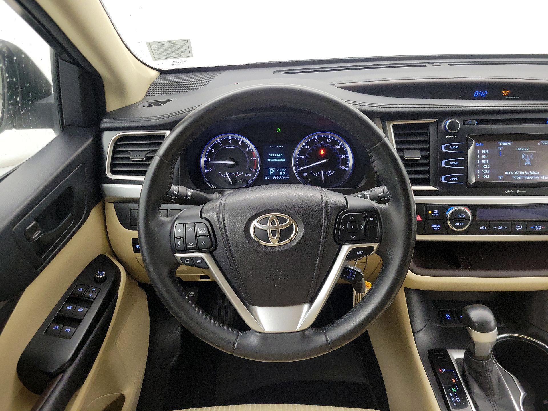 Thumbnail: 2015 Toyota Highlander - 10