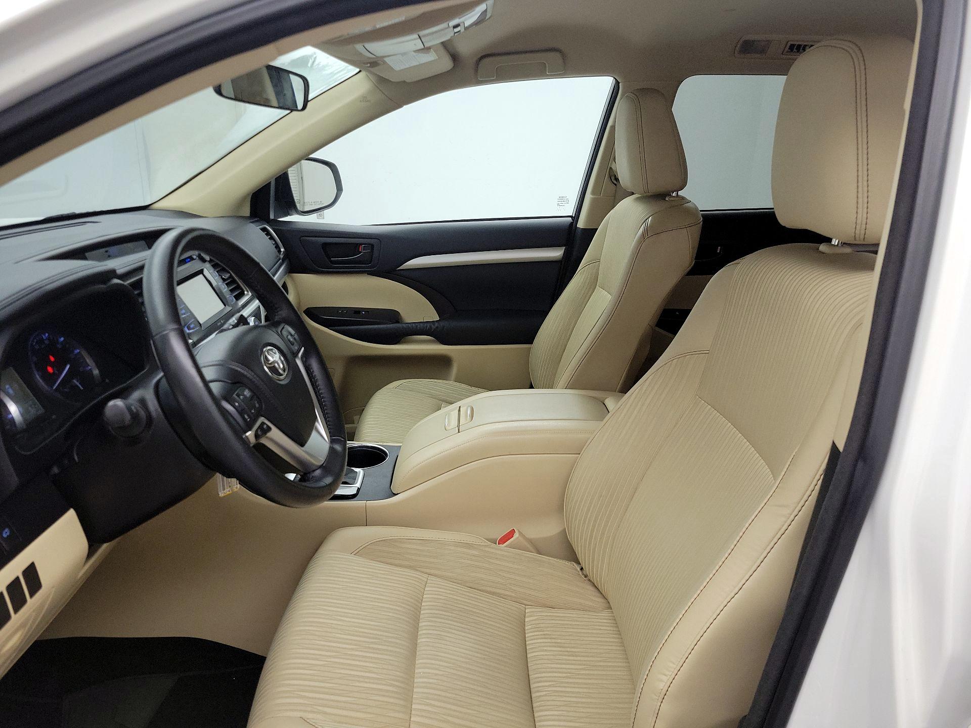 Thumbnail: 2015 Toyota Highlander - 11