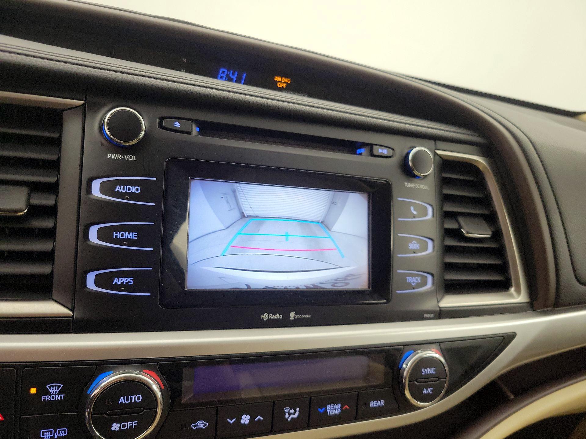 Thumbnail: 2015 Toyota Highlander - 14