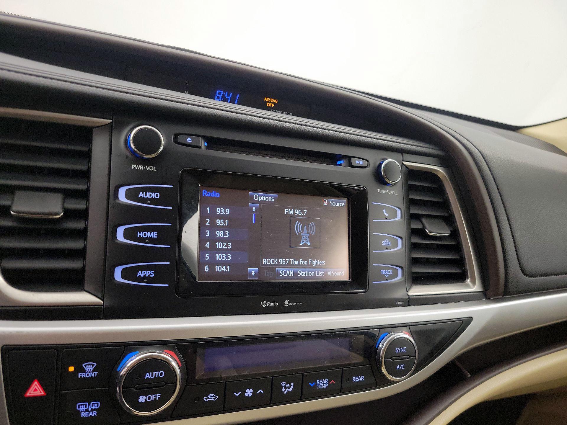 Thumbnail: 2015 Toyota Highlander - 15