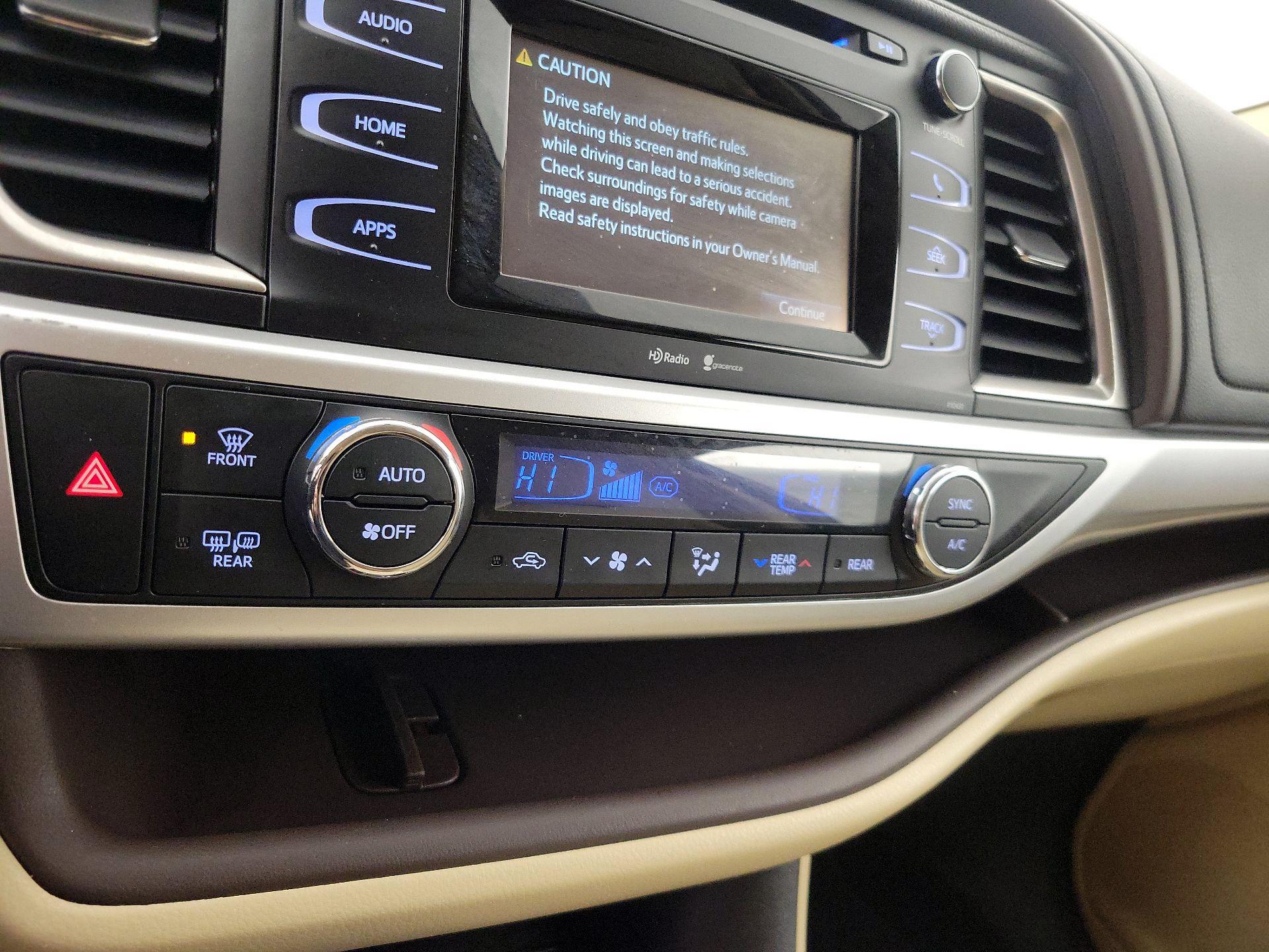 Thumbnail: 2015 Toyota Highlander - 16