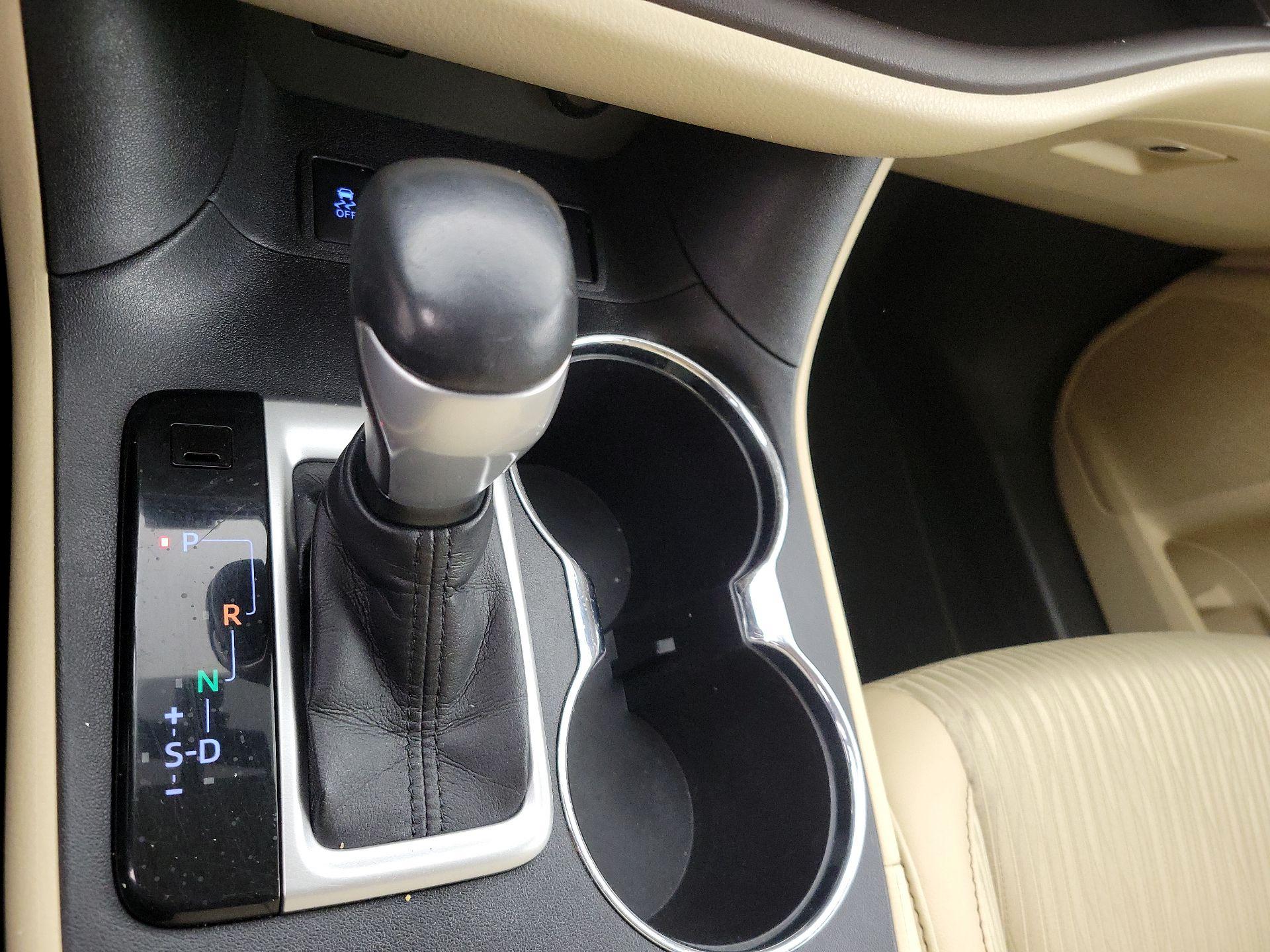 Thumbnail: 2015 Toyota Highlander - 17