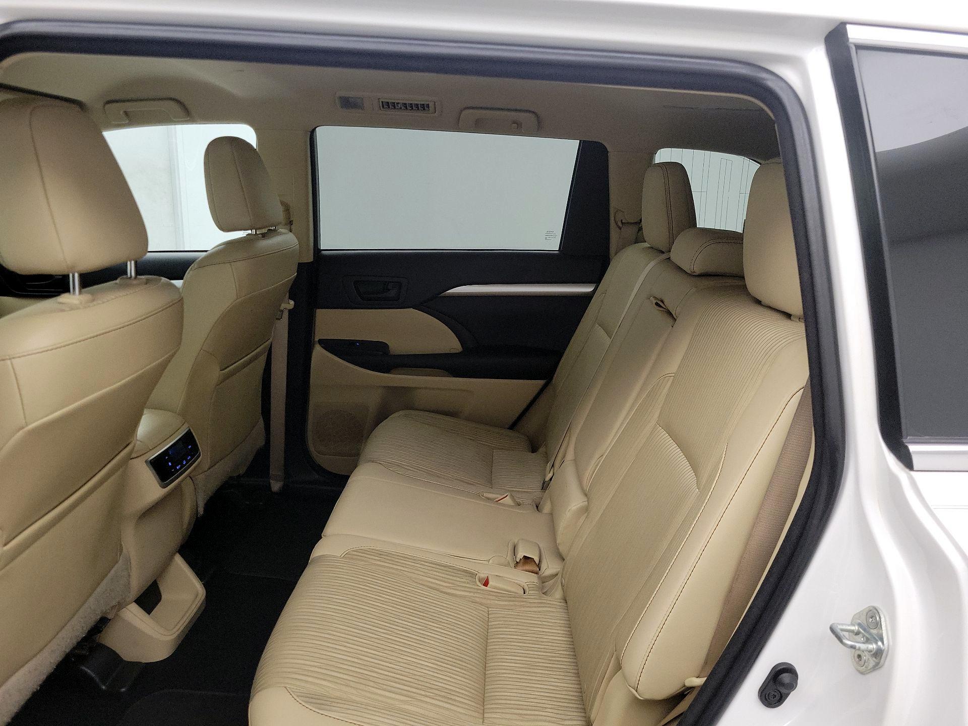 Thumbnail: 2015 Toyota Highlander - 19