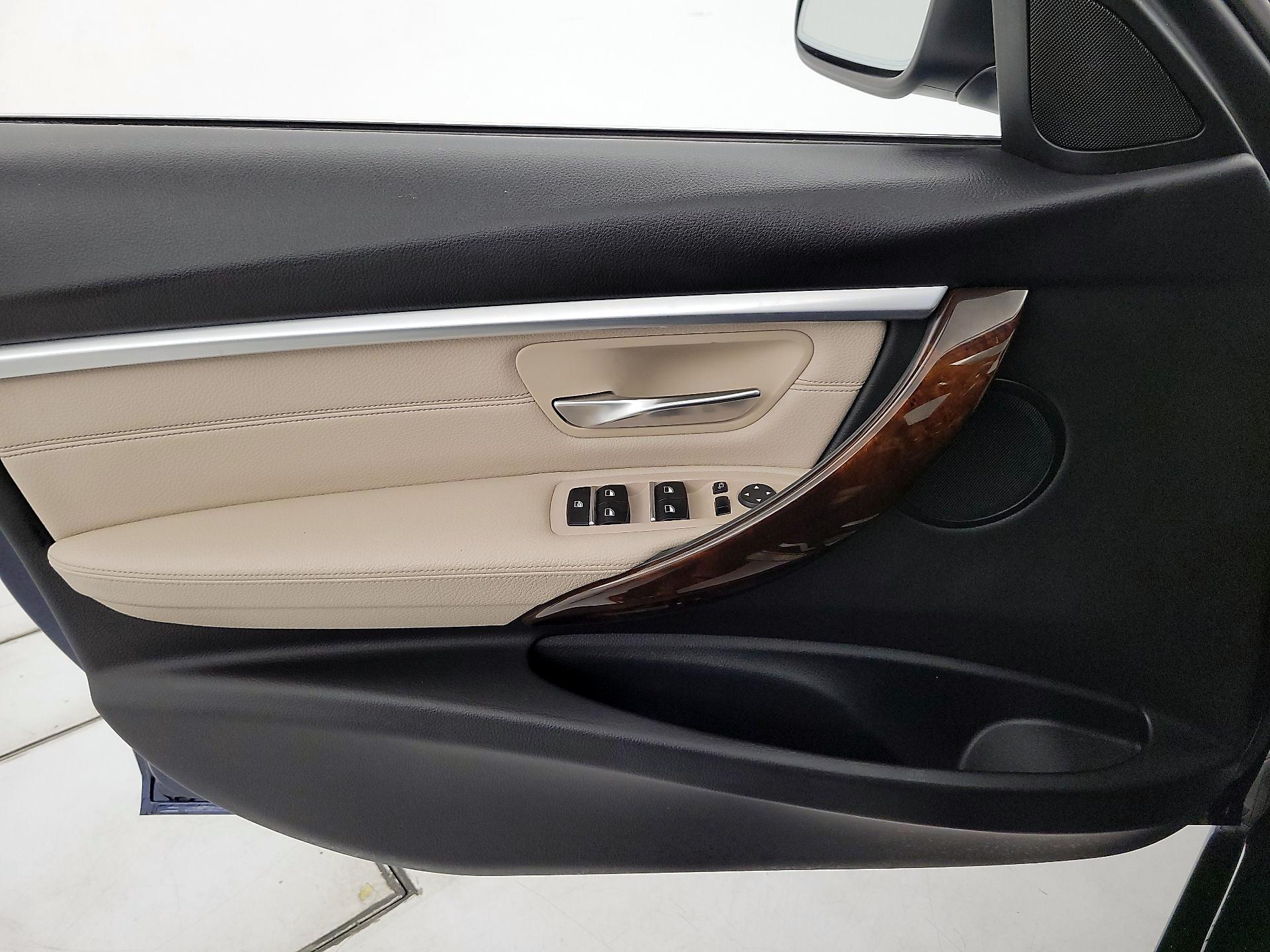 Thumbnail: 2018 BMW 3 Series - 12