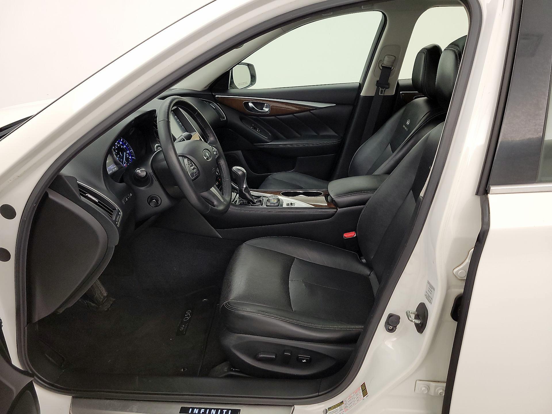 Thumbnail: 2014 INFINITI Q50 - 11