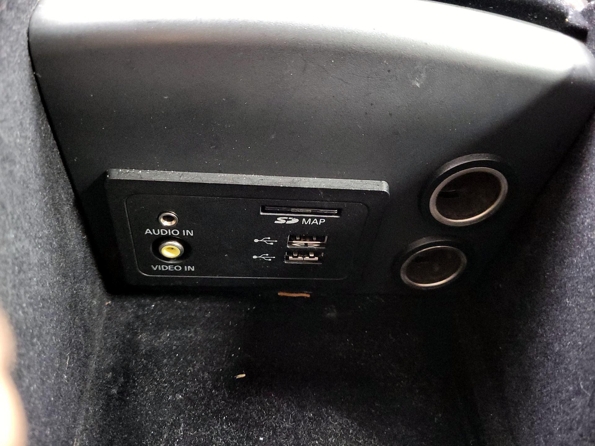 Thumbnail: 2014 INFINITI Q50 - 19