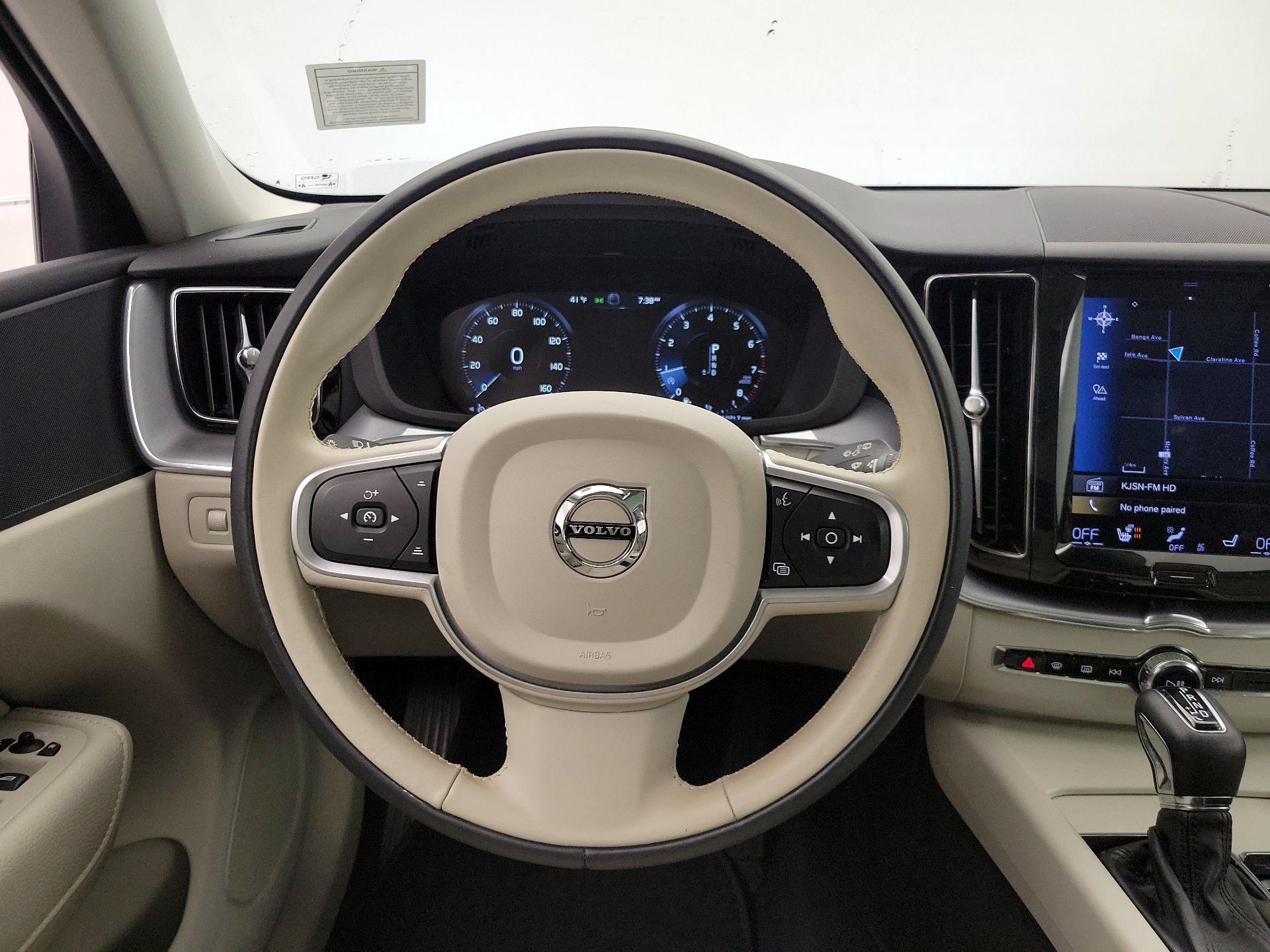 Thumbnail: 2021 Volvo XC60 - 10