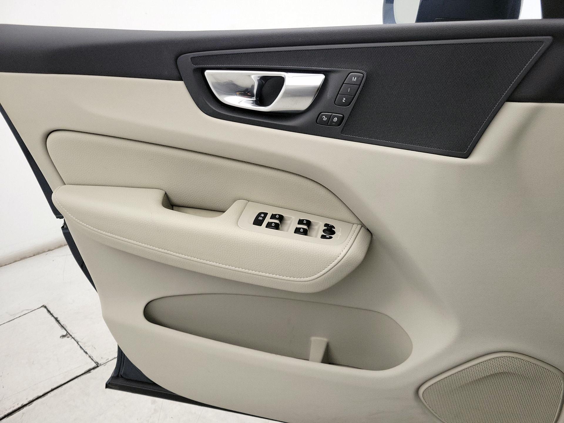 Thumbnail: 2021 Volvo XC60 - 12