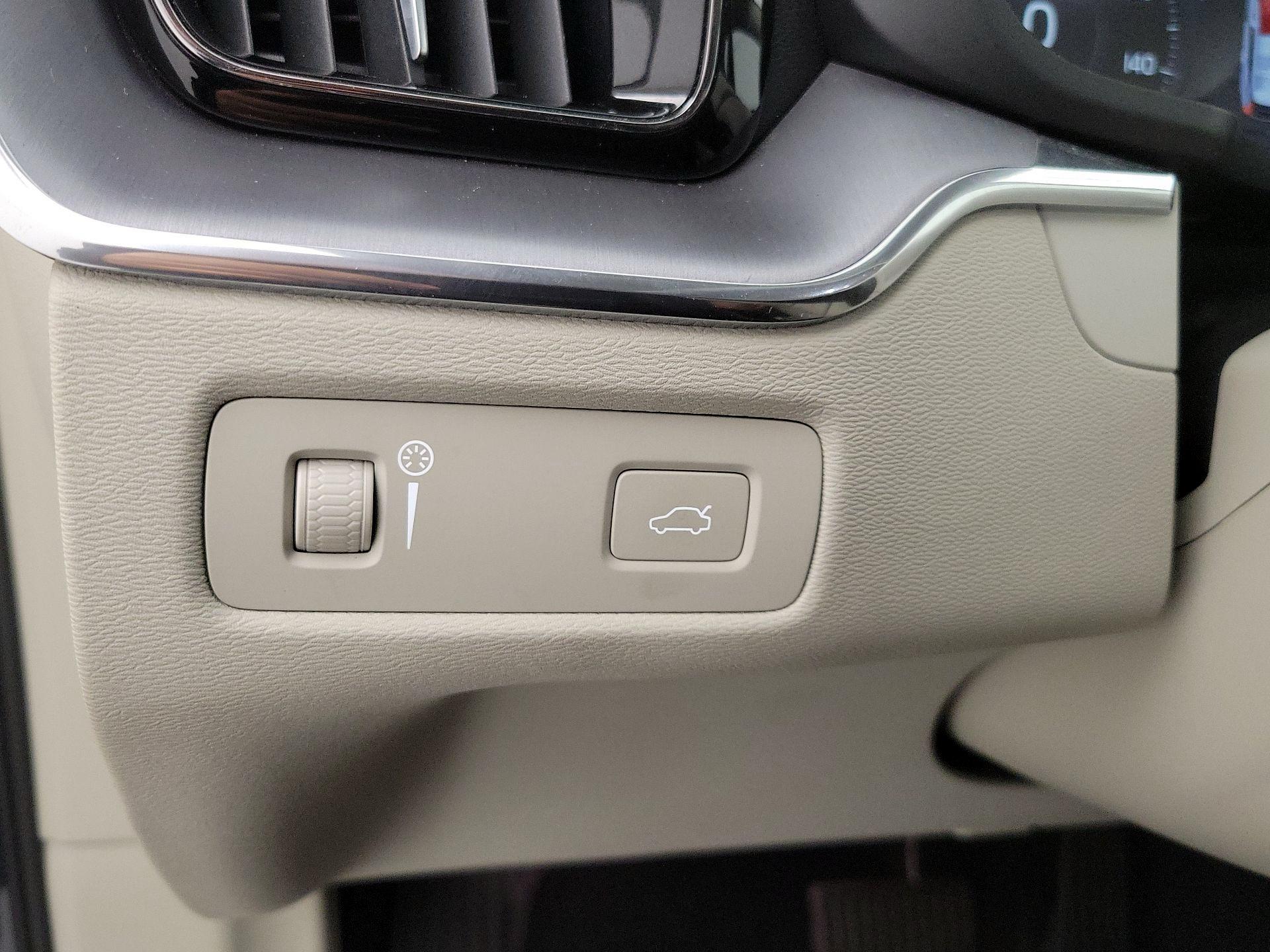 Thumbnail: 2021 Volvo XC60 - 13