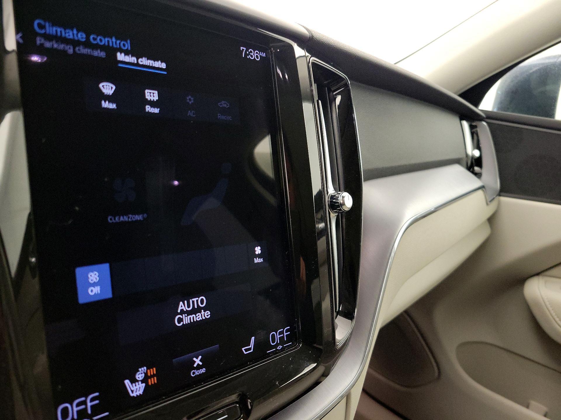 Thumbnail: 2021 Volvo XC60 - 17