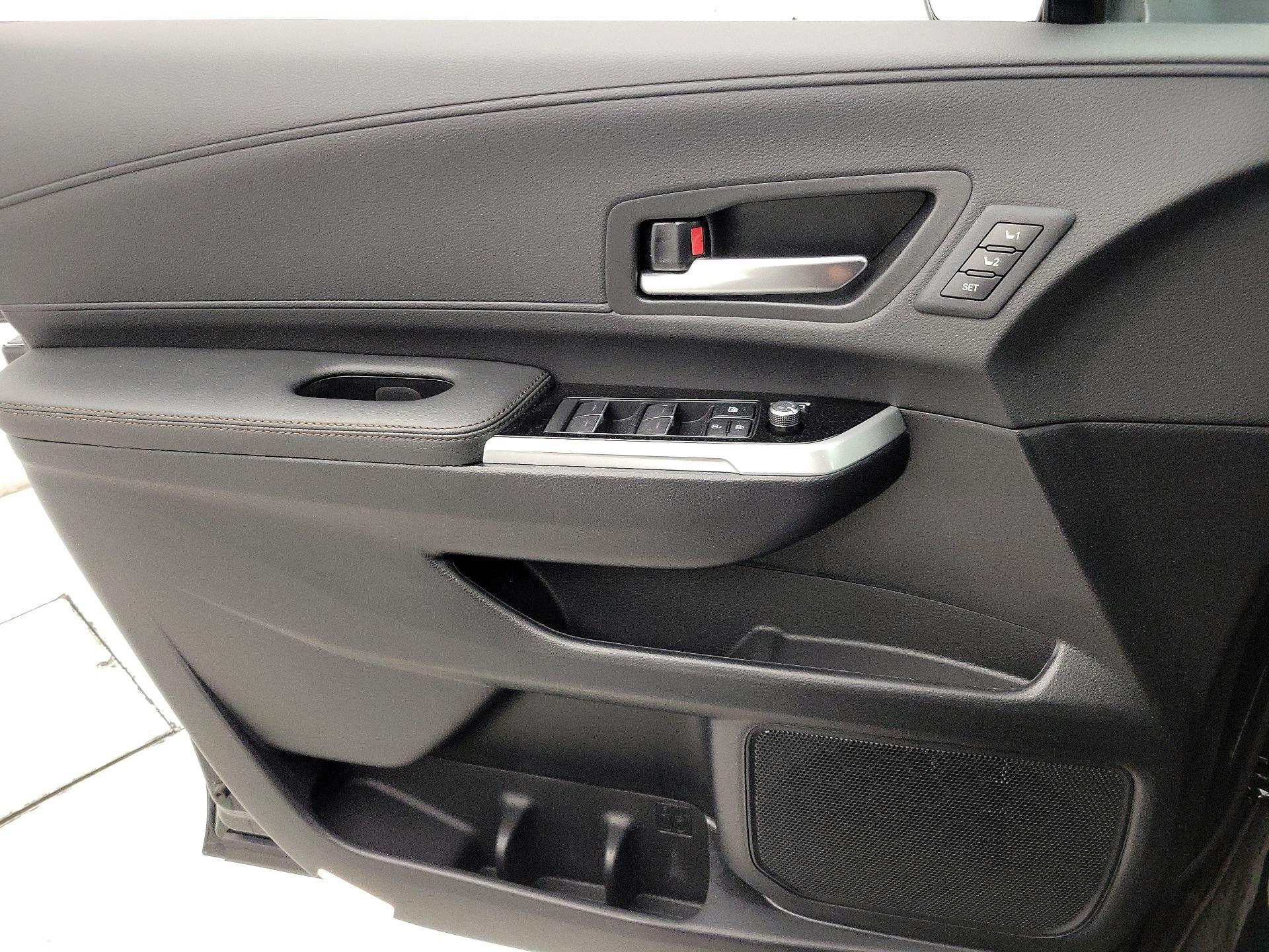 Thumbnail: 2025 Toyota Sienna - 12