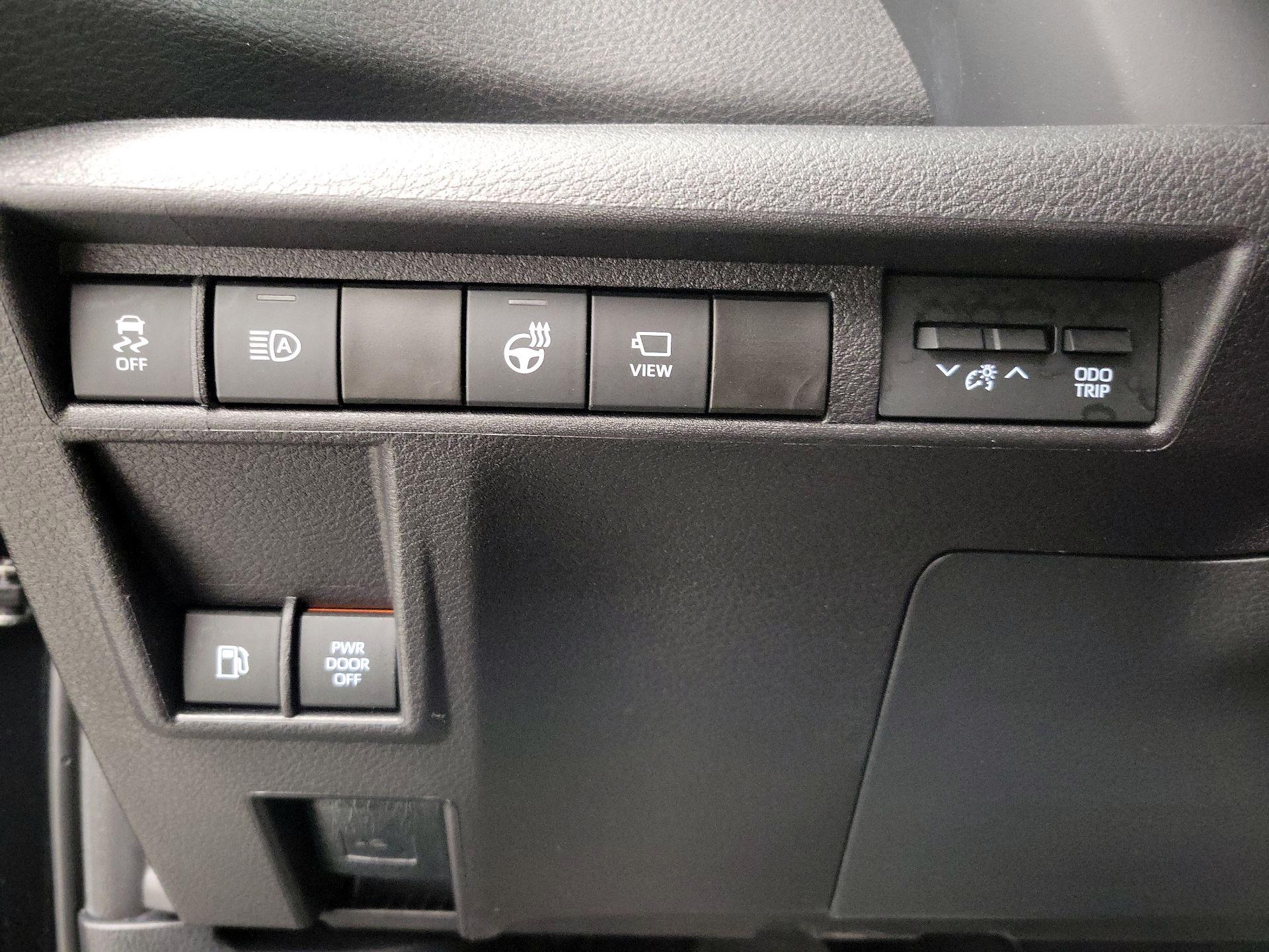 Thumbnail: 2025 Toyota Sienna - 13