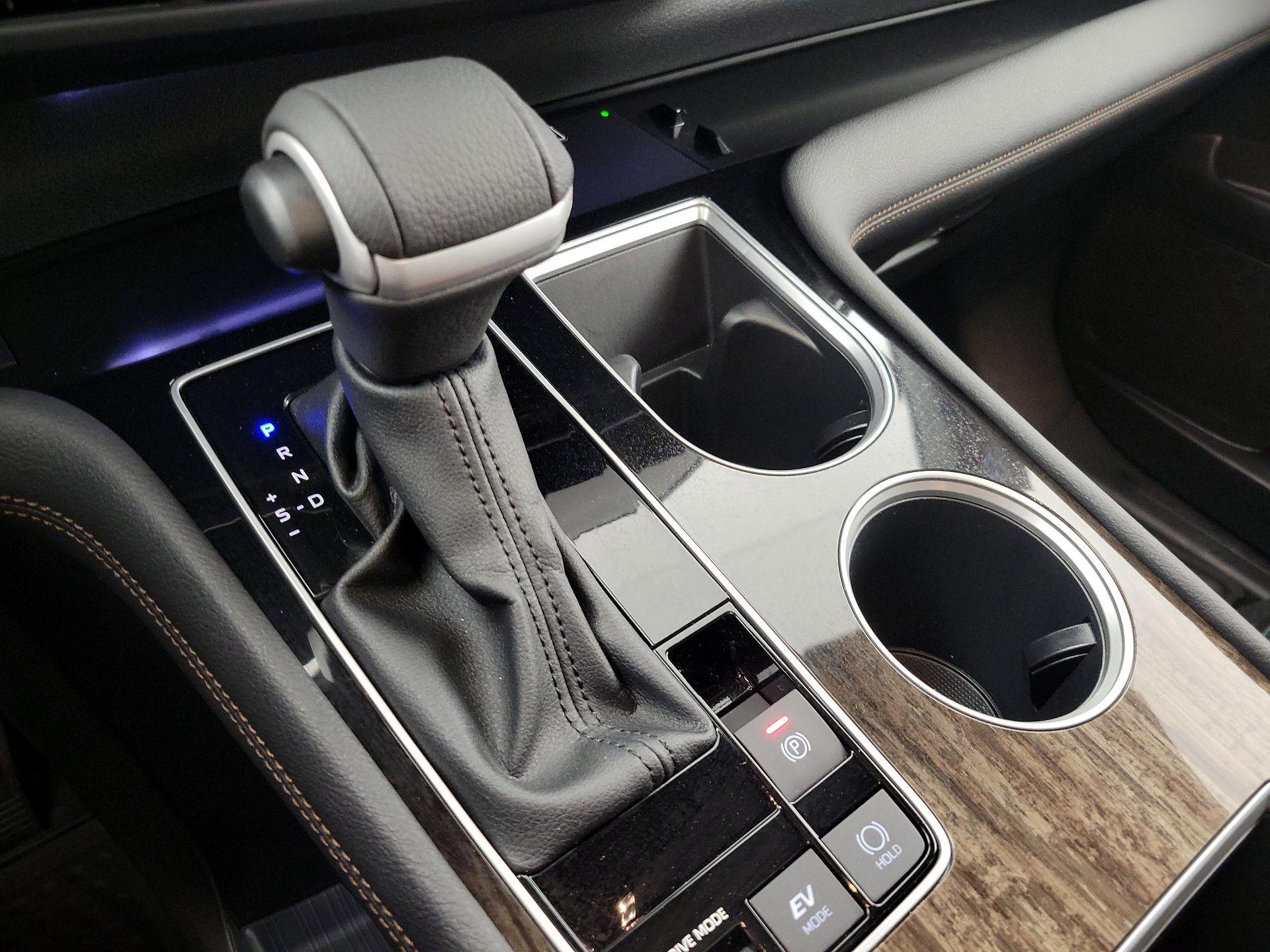 Thumbnail: 2025 Toyota Sienna - 17