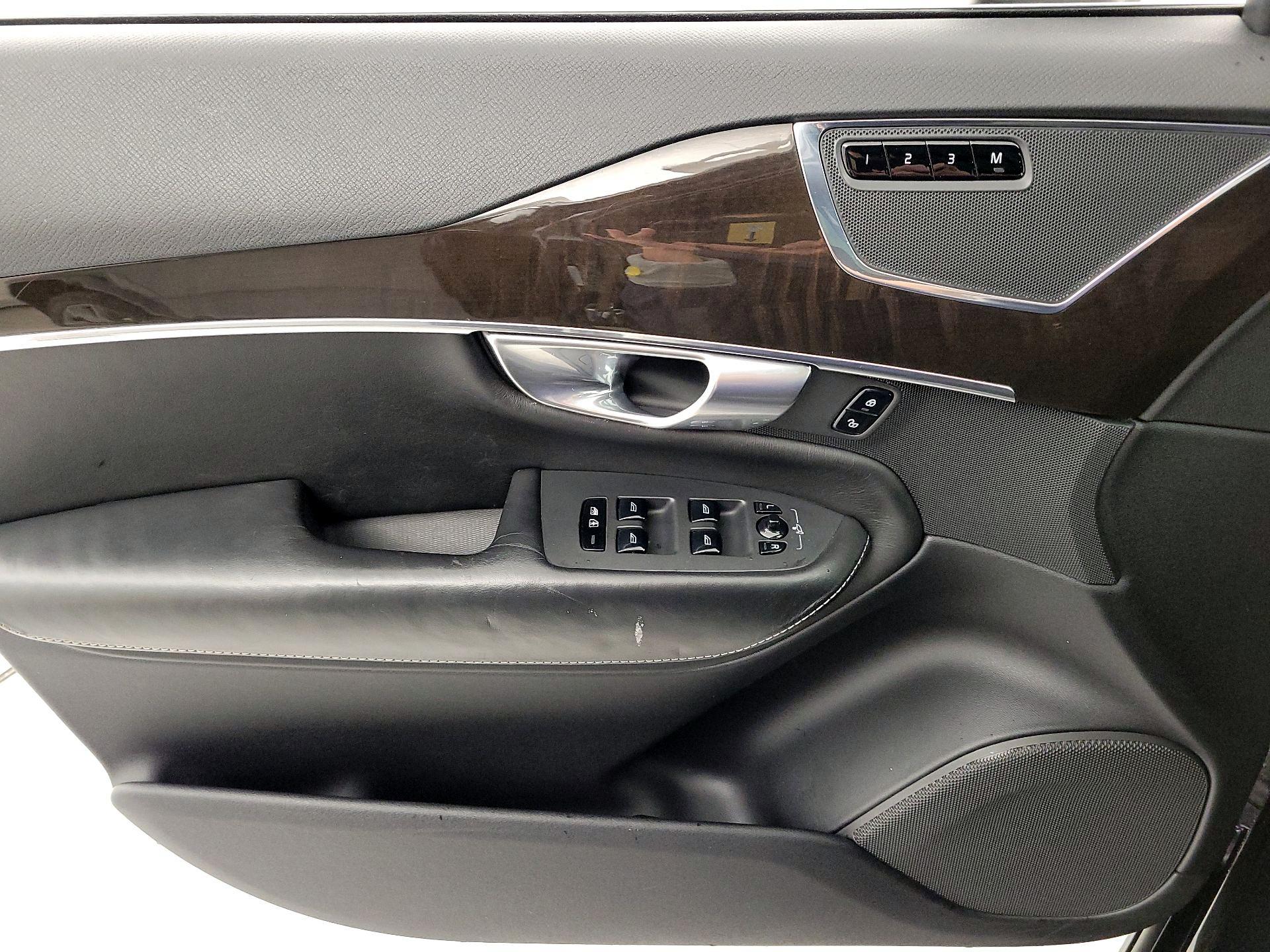 Thumbnail: 2017 Volvo XC90 - 12