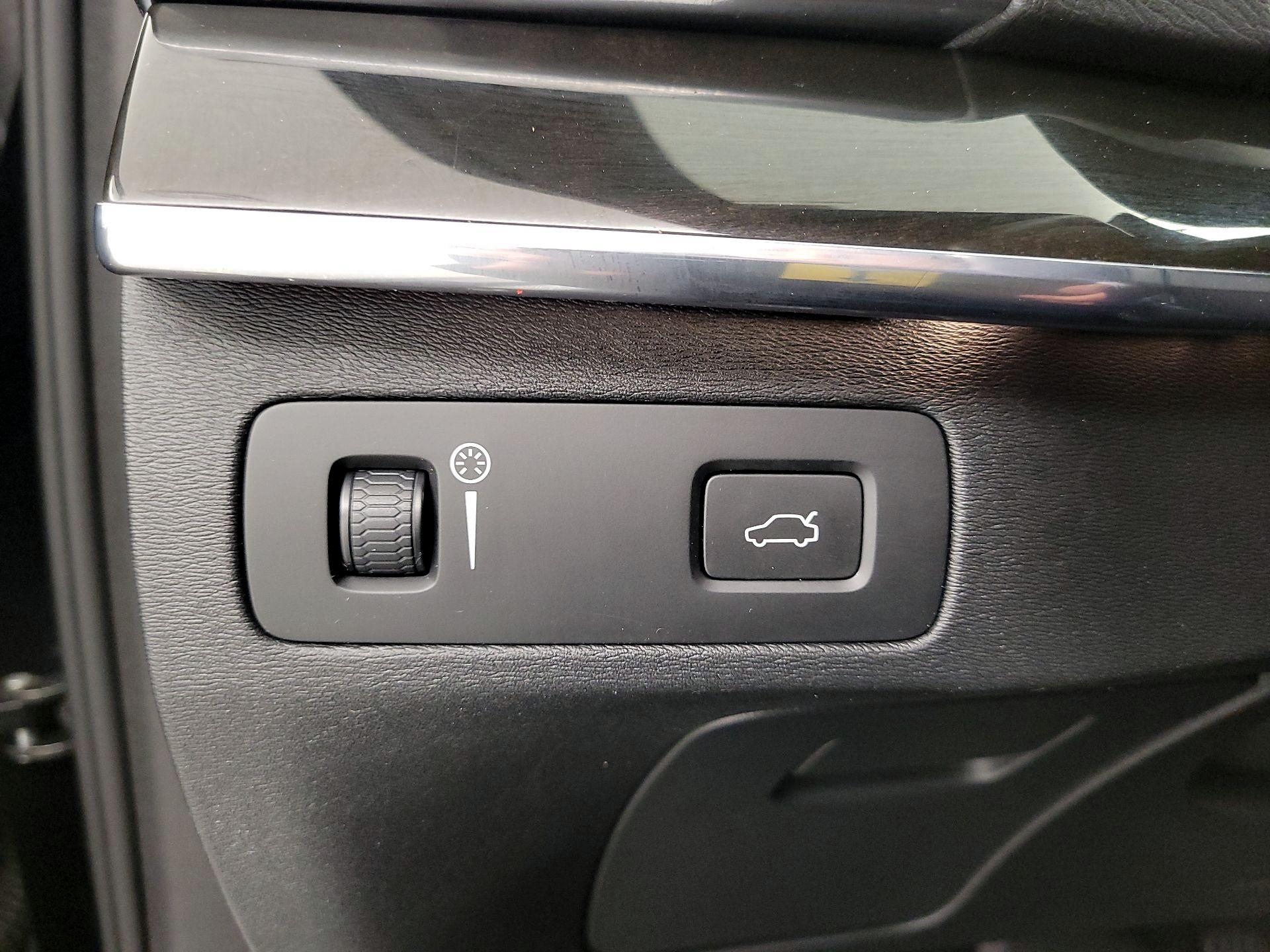 Thumbnail: 2017 Volvo XC90 - 13