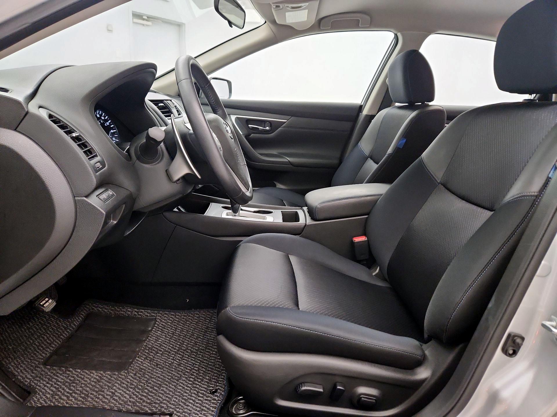 Thumbnail: 2016 Nissan Altima - 11