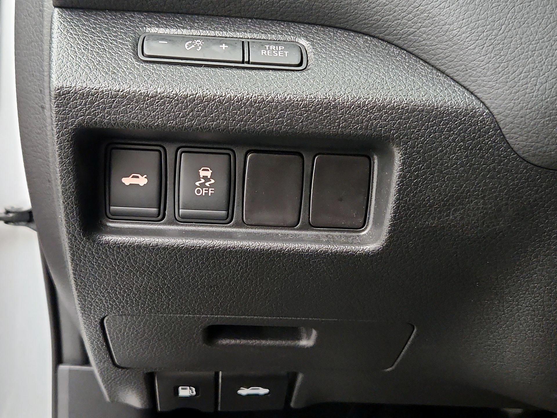 Thumbnail: 2016 Nissan Altima - 13