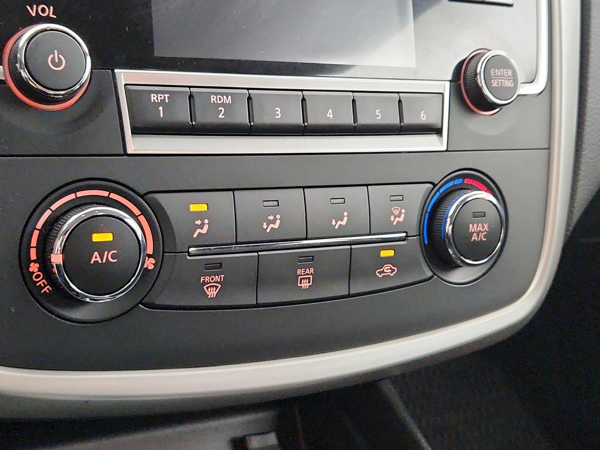 Thumbnail: 2016 Nissan Altima - 16